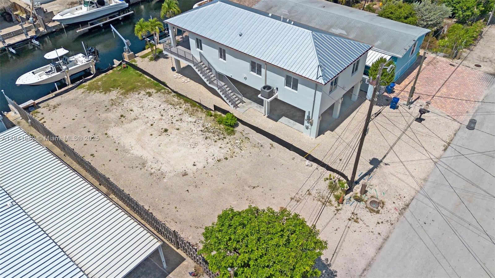 Private balcony with scenic views at 410 Bowie Ln - Home in Key Largo