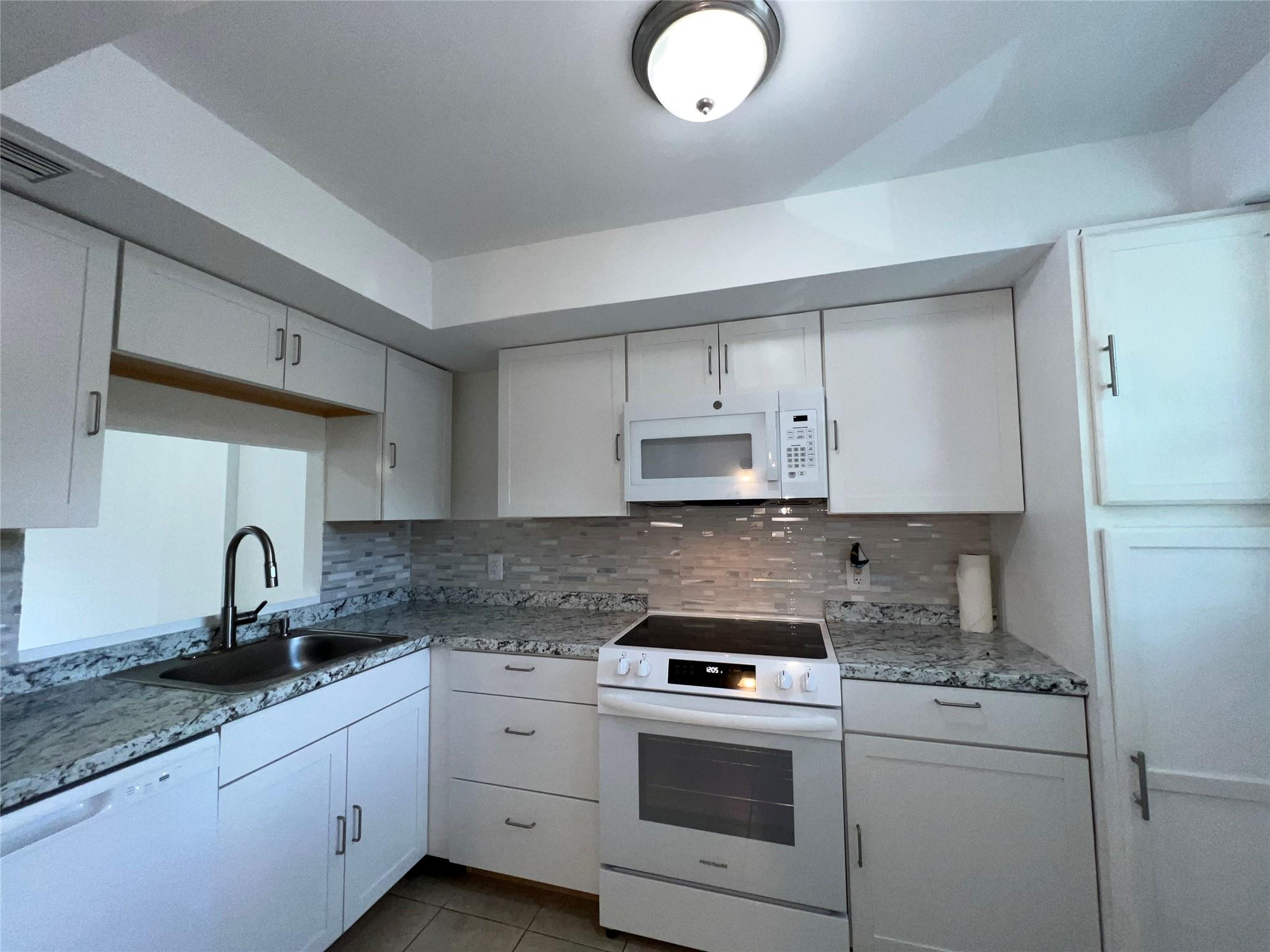 Homes for sale in Oakland Park, FL | 117 Royal Park Dr #2A, Oakland Park, FL 33309 | MLS# F10515564