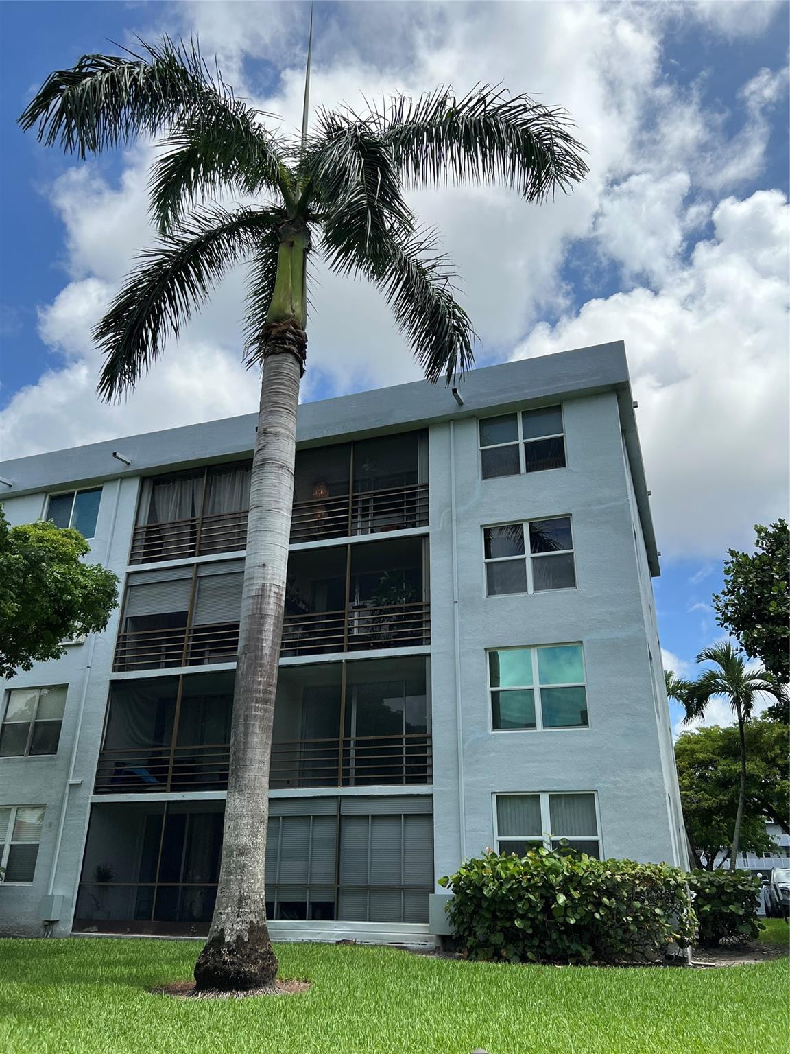 Homes for sale in Oakland Park, FL | 117 Royal Park Dr #2A, Oakland Park, FL 33309 | MLS# F10515564