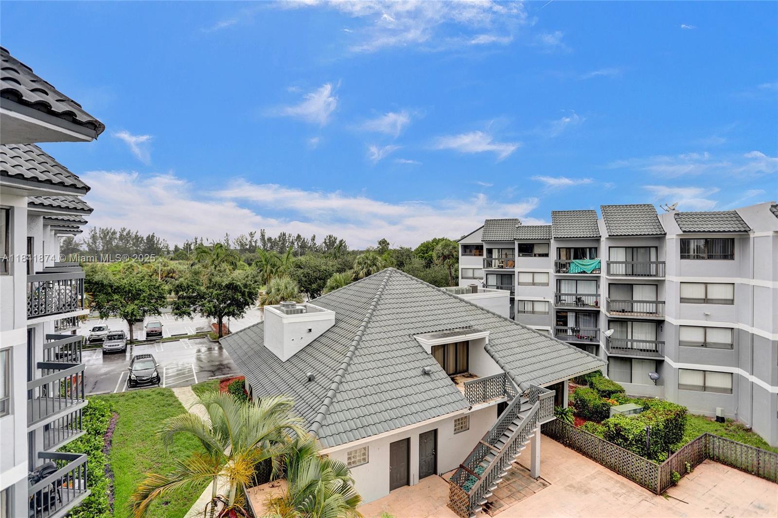 Presidential Golfview Con