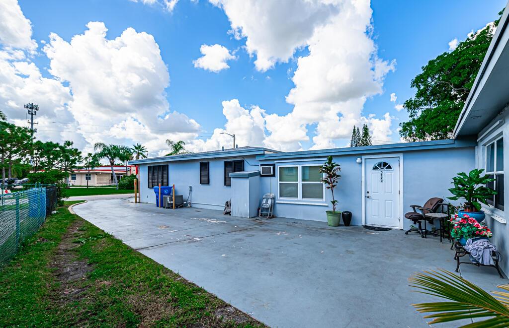 Homes for sale in Lantana, FL | 517 Greynolds Circle, Lantana, FL 33462 | MLS# R11108200