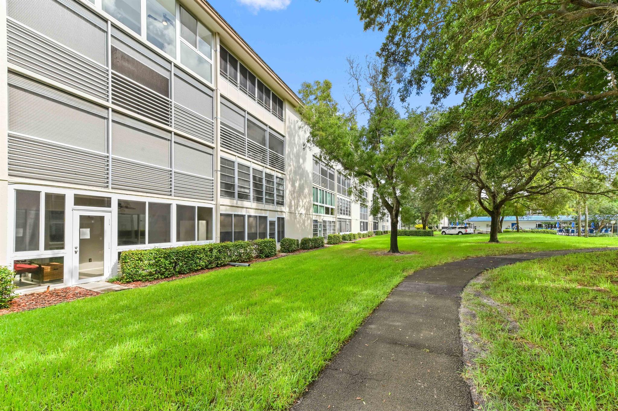 Homes for sale in Coconut Creek, FL | 2201 Lucaya Bend #L4, Coconut Creek, FL 33066 | MLS# R11108339