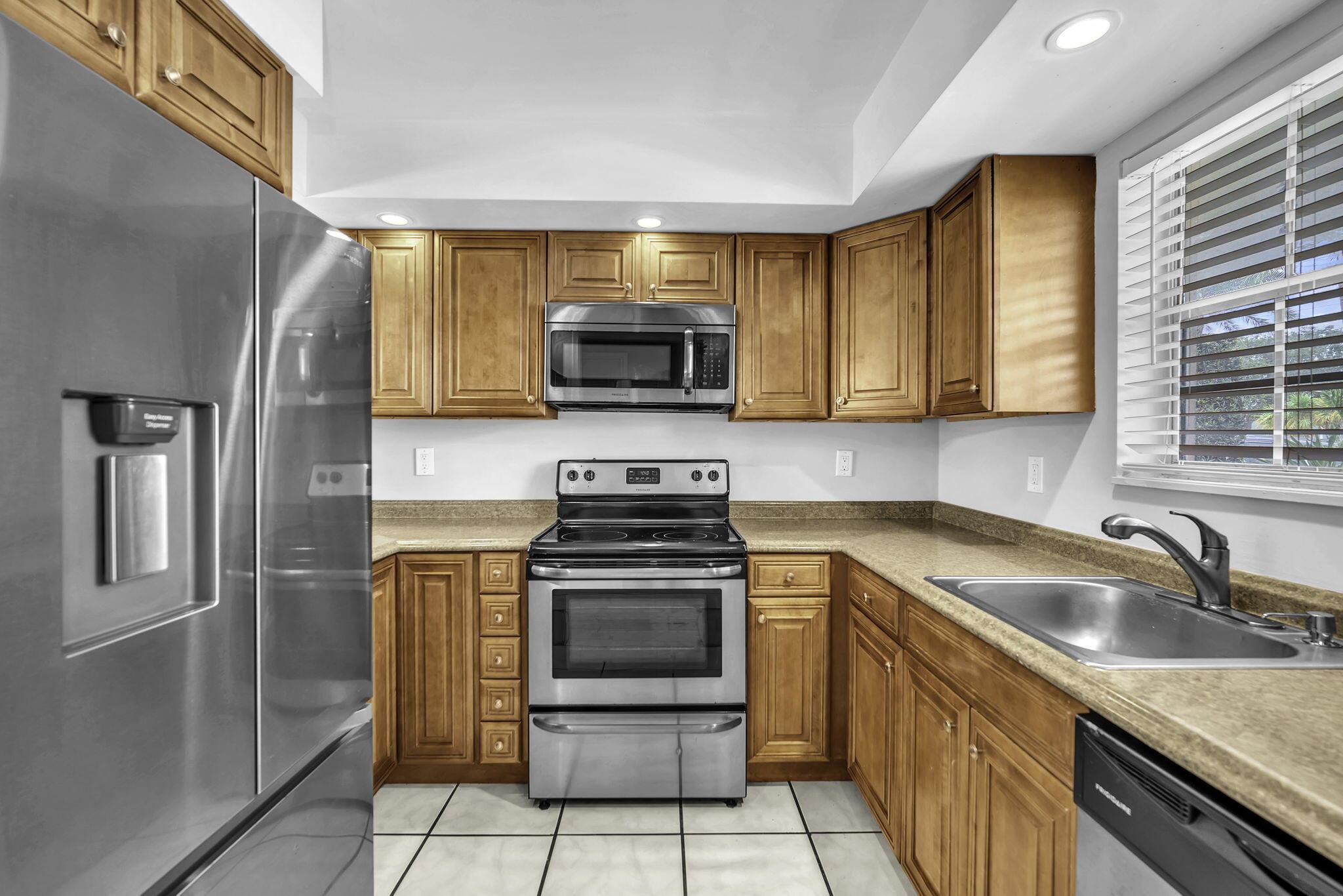 Homes for sale in Lighthouse Point, FL | 2130 Ne 36Th Street #63, Lighthouse Point, FL 33064 | MLS# R11108397