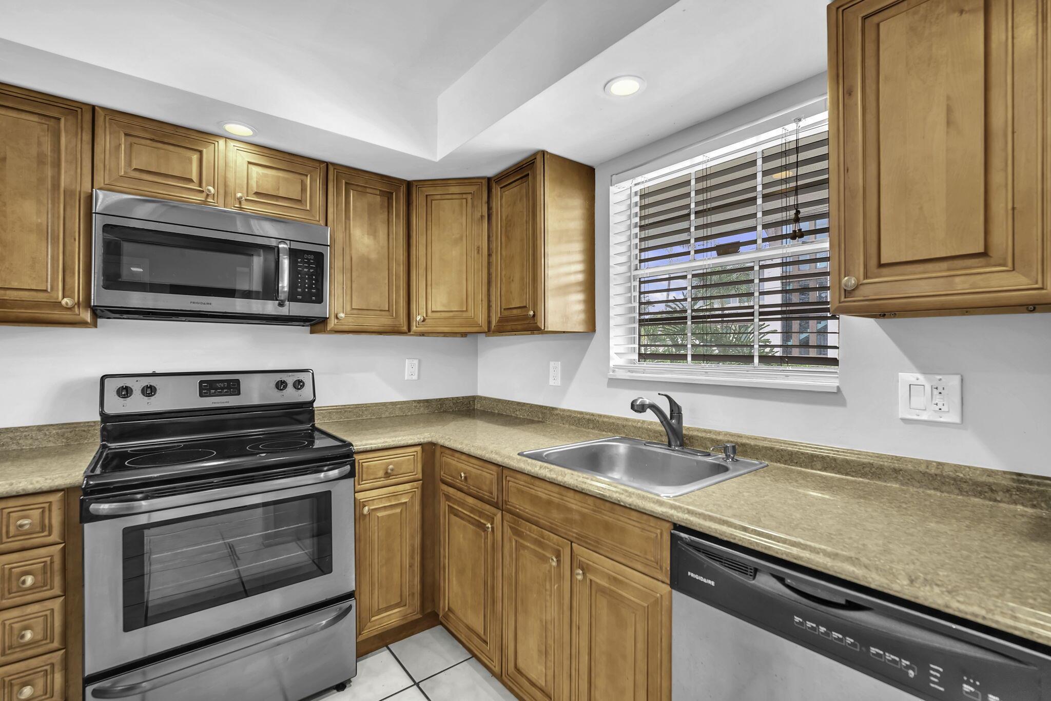 Homes for sale in Lighthouse Point, FL | 2130 Ne 36Th Street #63, Lighthouse Point, FL 33064 | MLS# R11108397