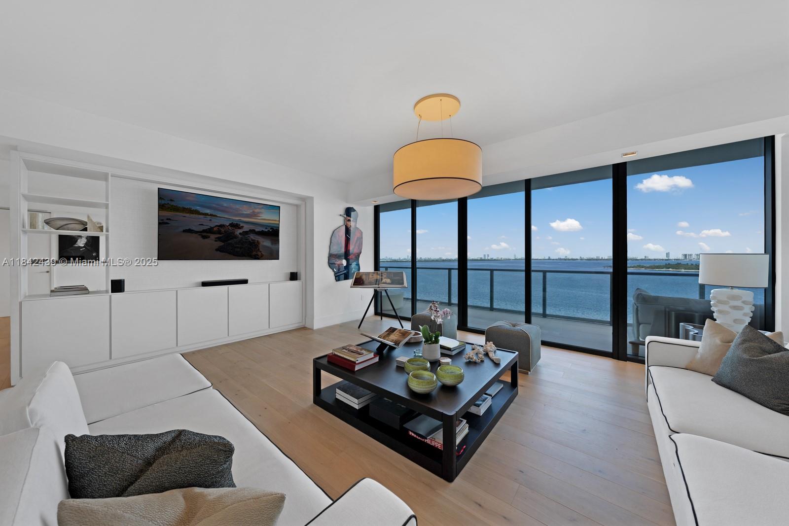 Apartamento à Venda em Miami, FL