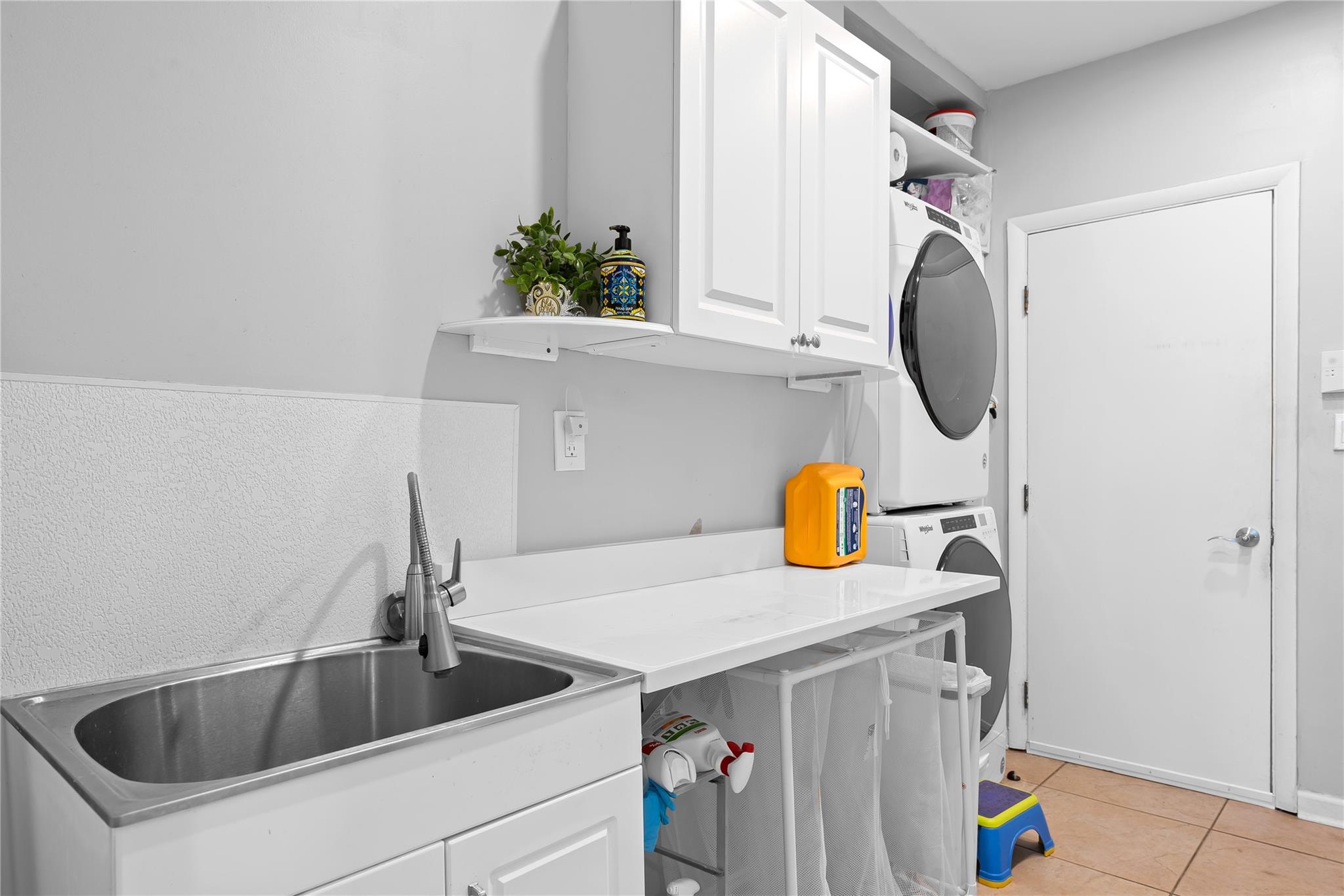 Homes for sale in Hollywood, FL | 1100 N Northlake Dr, Hollywood, FL 33019 | MLS# F10515857