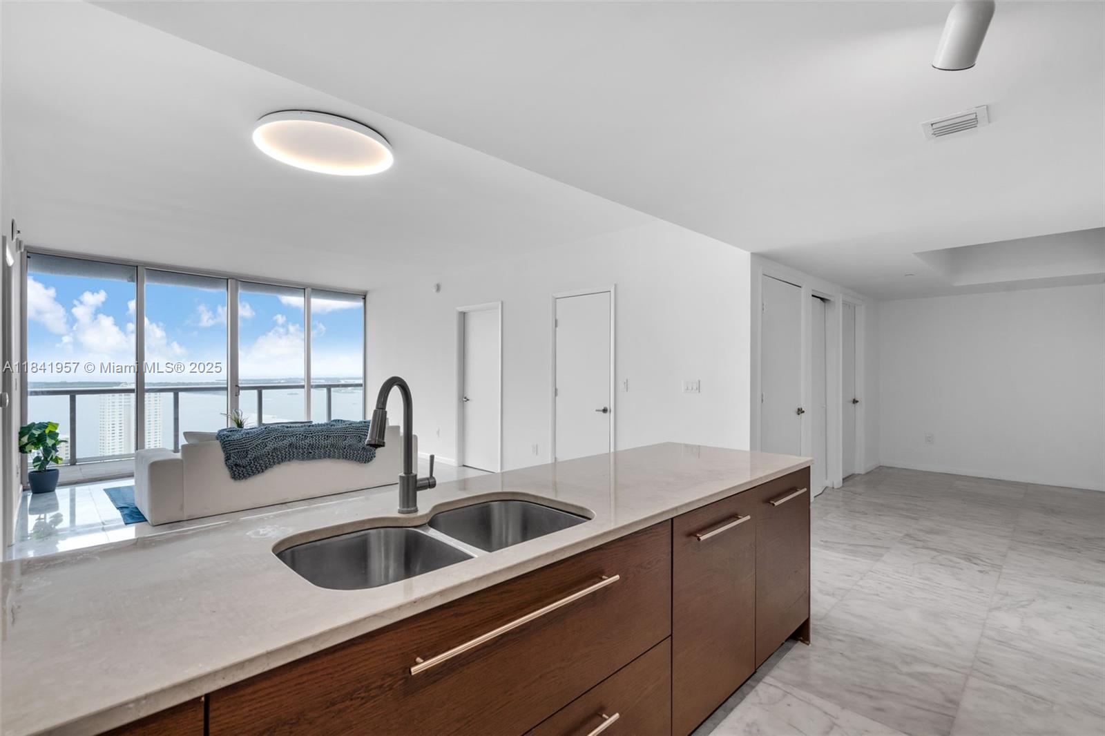 Condo for Sale in Miami, FL