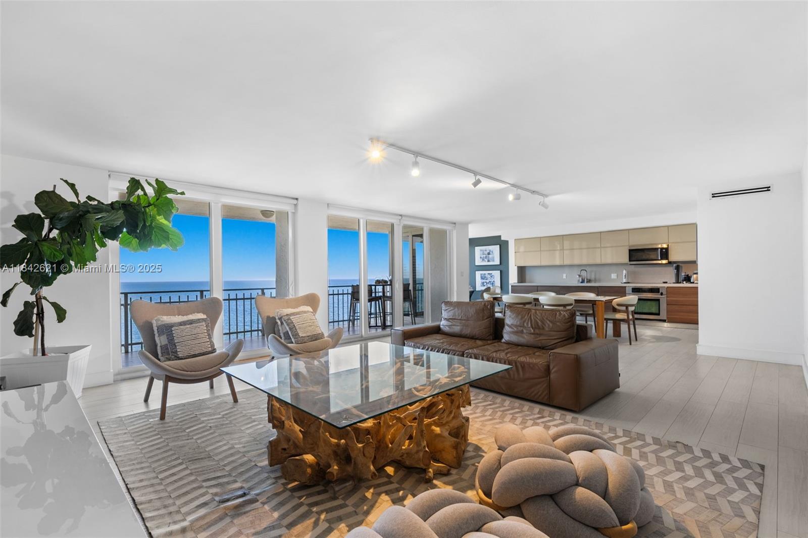 600 Grapetree Dr #9CN, Key Biscayne FL 33149