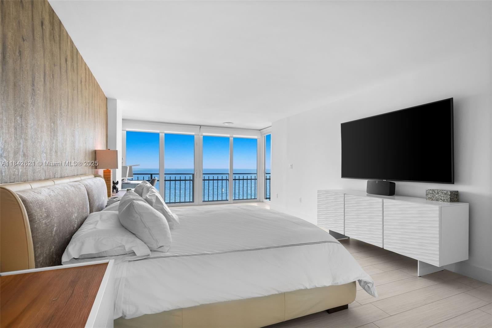 600 Grapetree Dr #9CN, Key Biscayne FL 33149