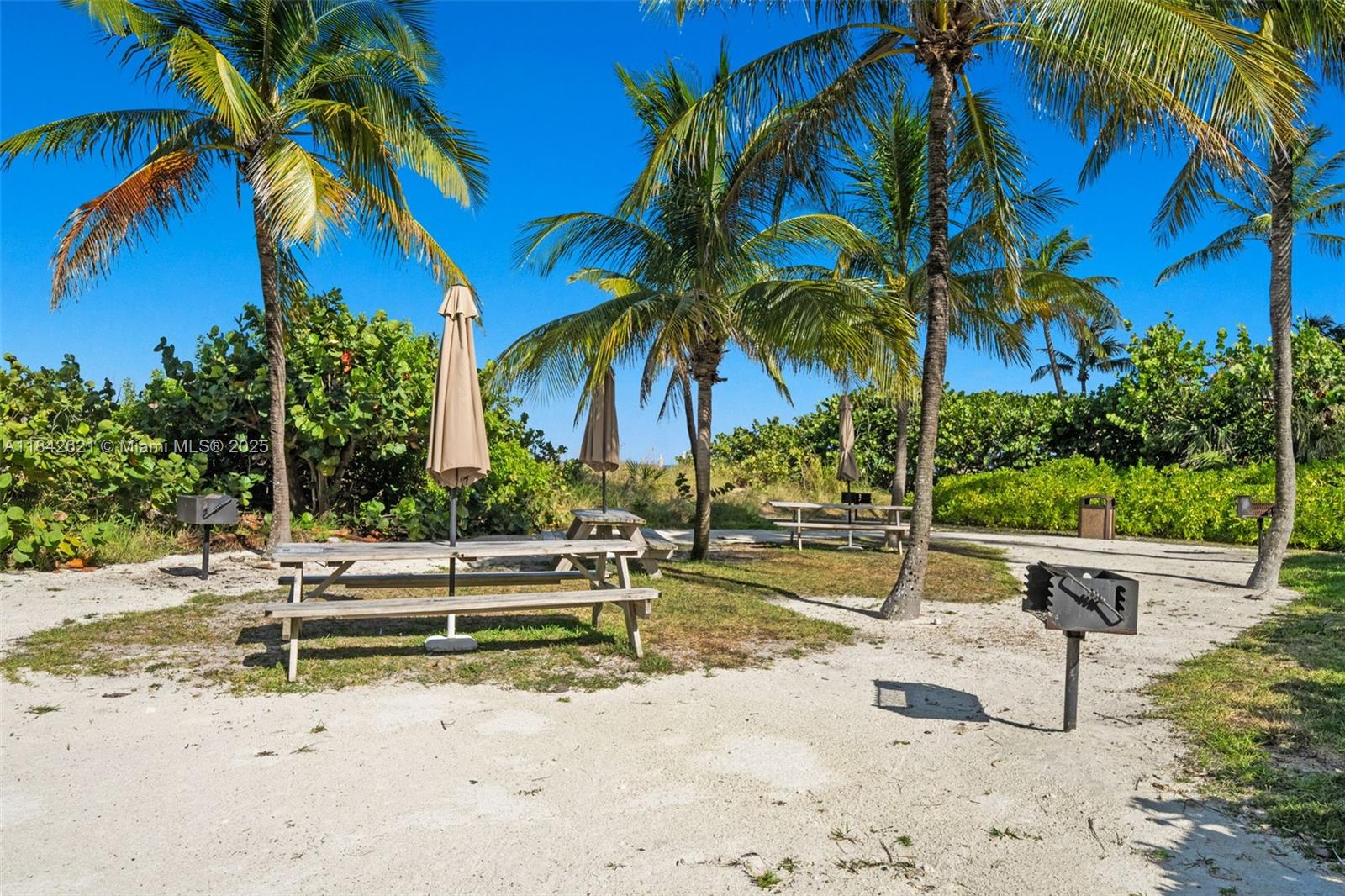 600 Grapetree Dr #9CN, Key Biscayne FL 33149