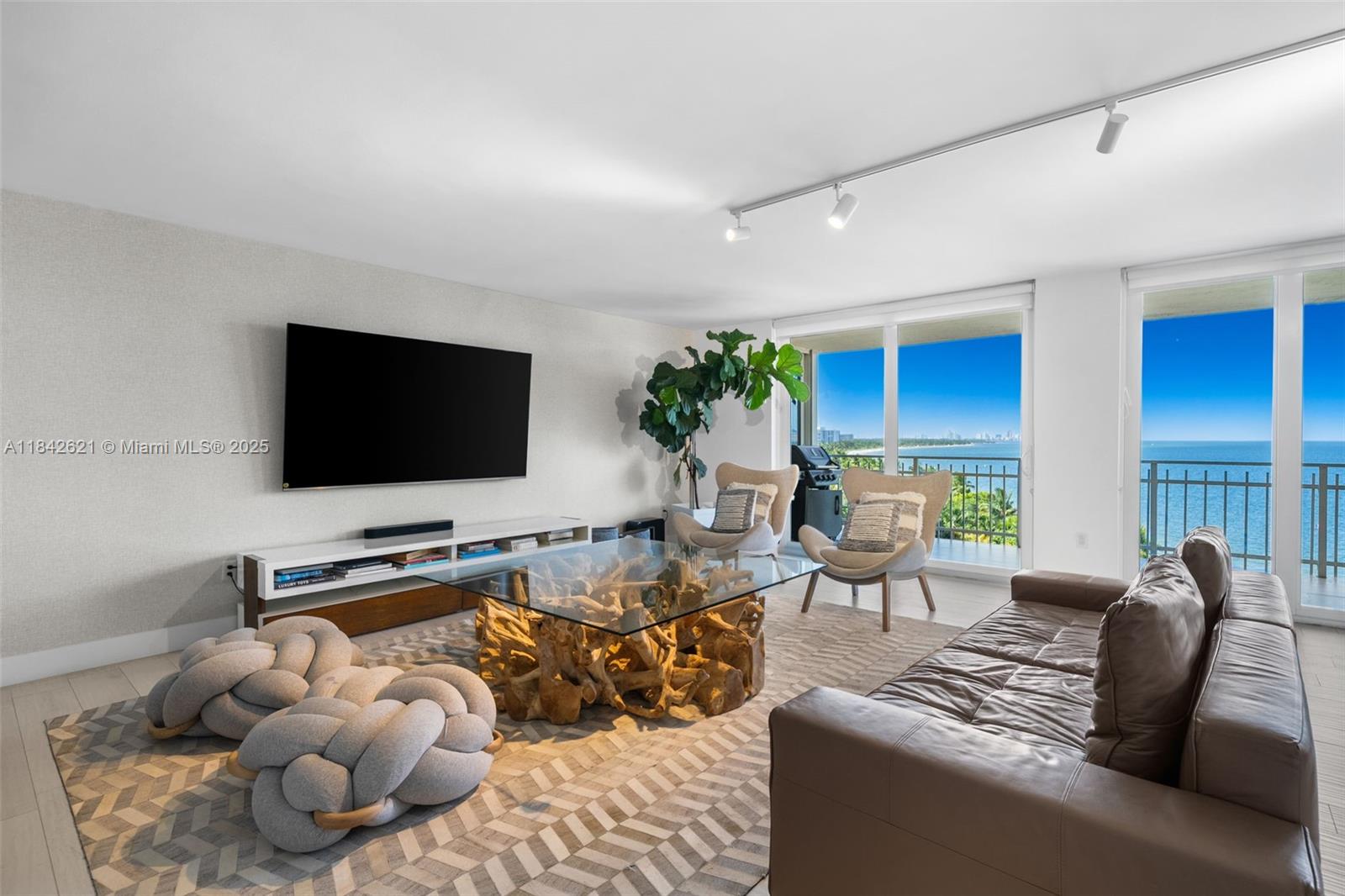 600 Grapetree Dr #9CN, Key Biscayne FL 33149