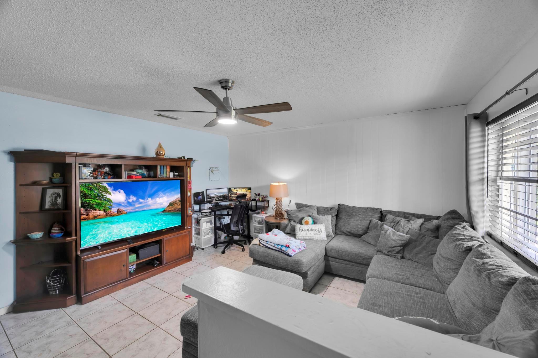 Homes for sale in Fort Pierce, FL | 5107 Palm Dr, Fort Pierce, FL 34982 | MLS# R11108554