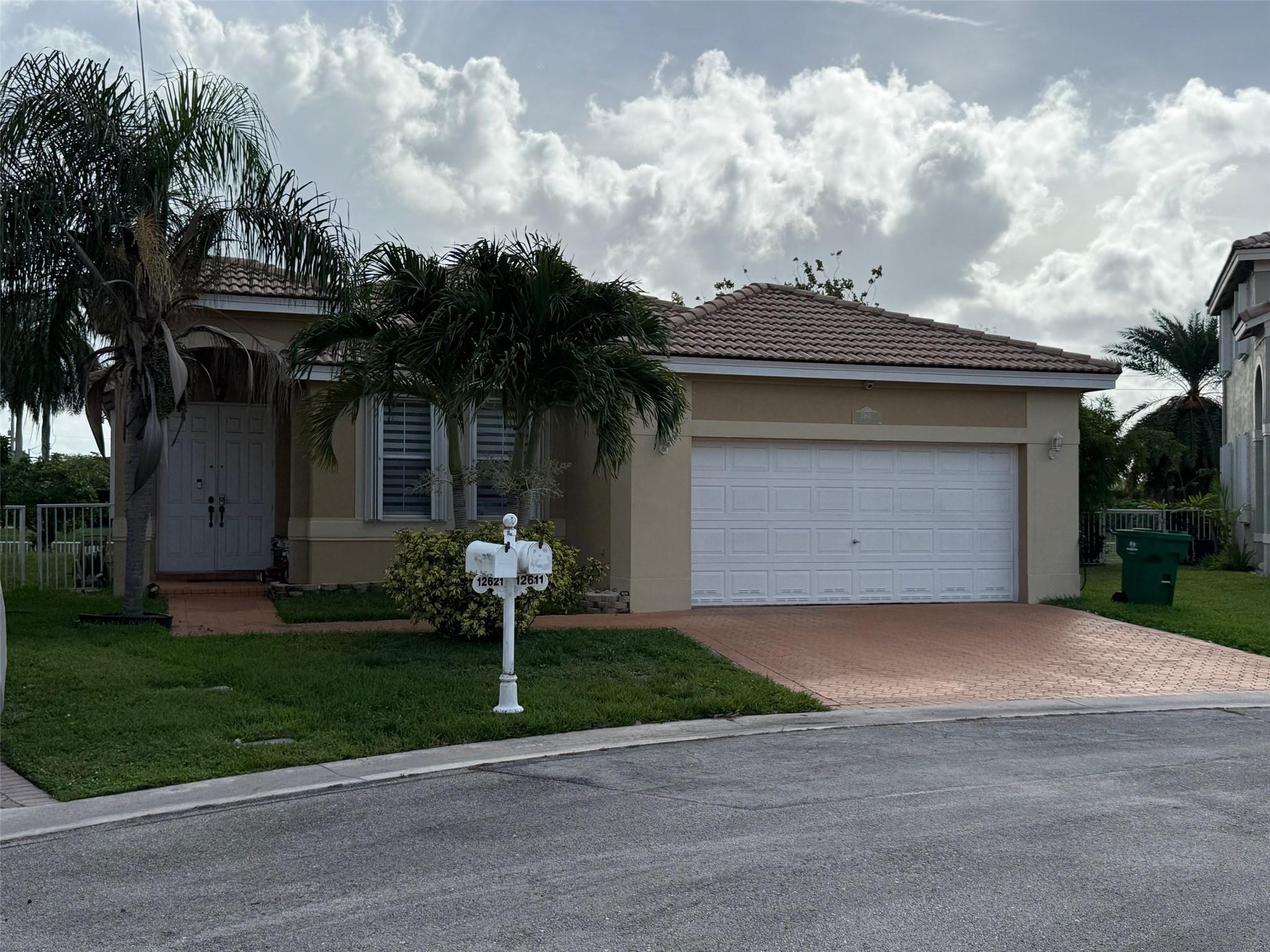 Pod 6 At Monarch Lakes 16