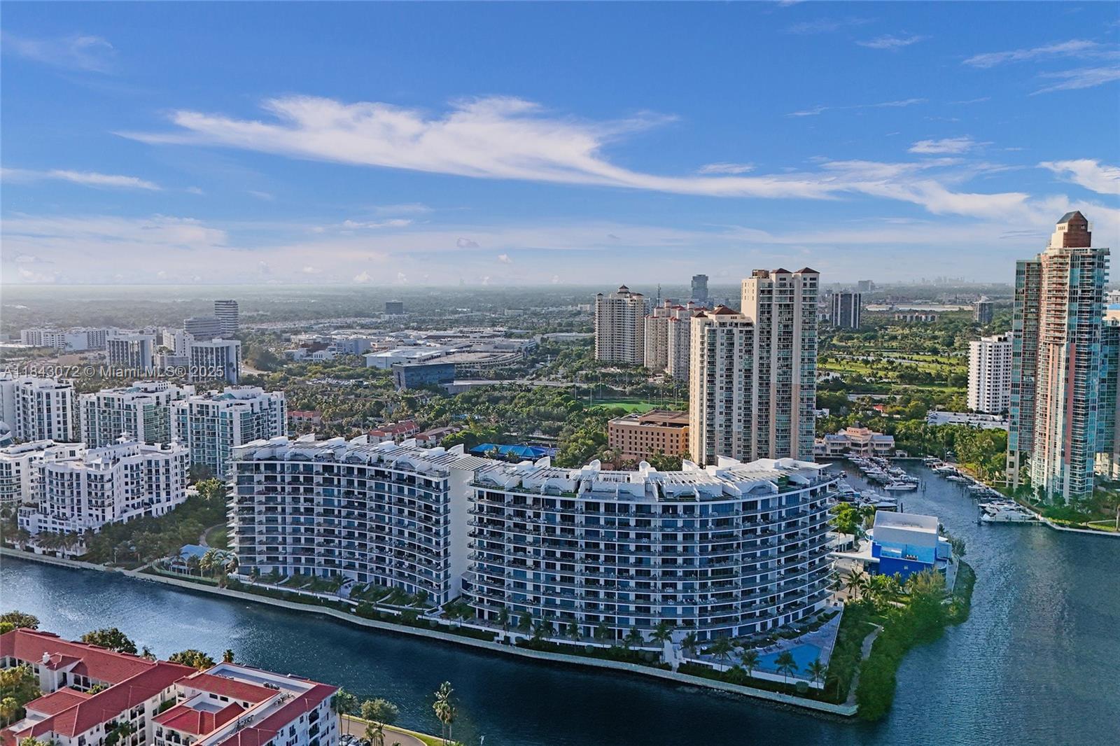 Apartamento à Venda em Aventura, FL