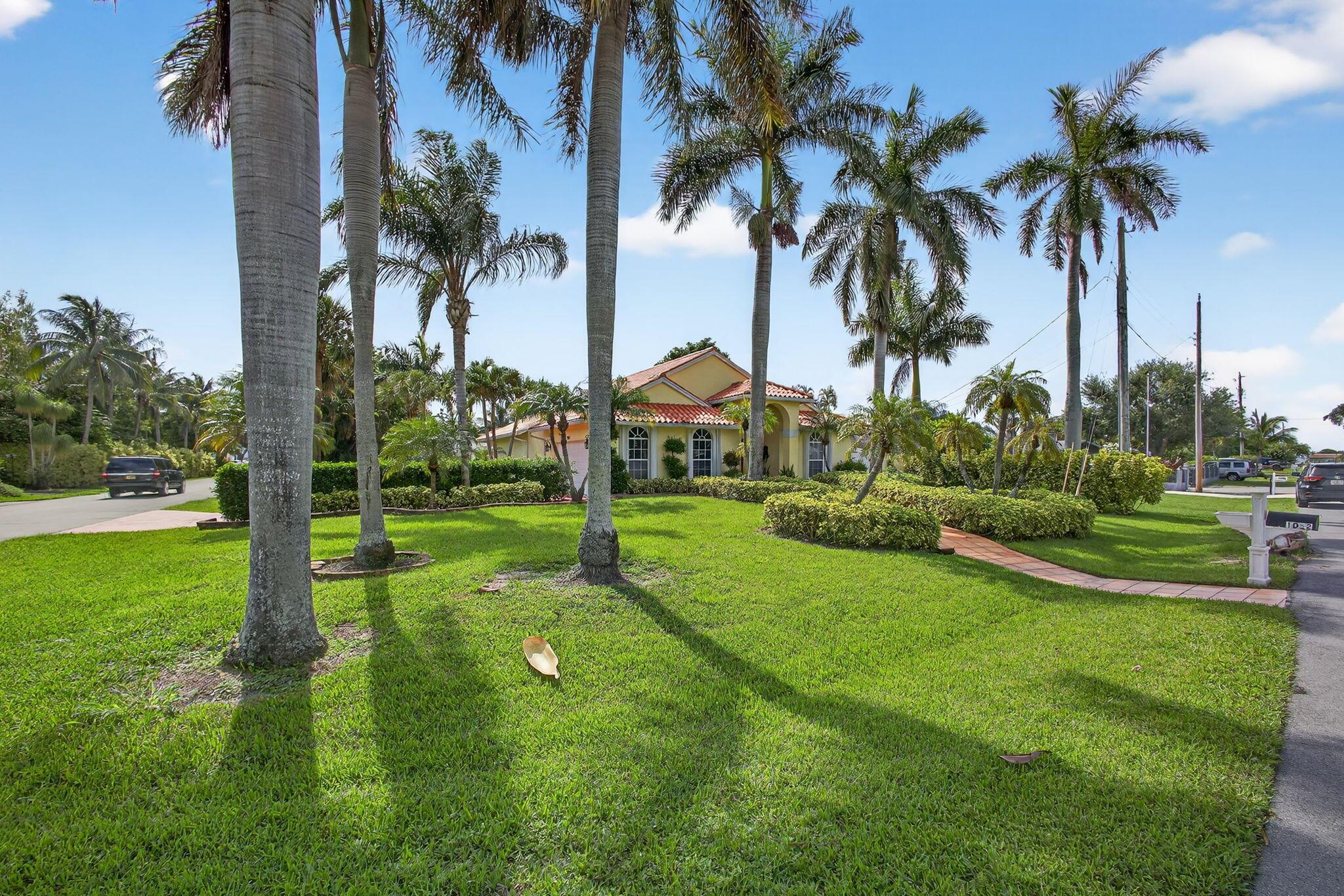 Homes for sale in West Palm Beach, FL | 1052 W Shore Dr, West Palm Beach, FL 33406 | MLS# R11108842