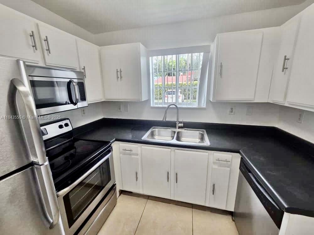 Aqua Vista Townhomes Cond