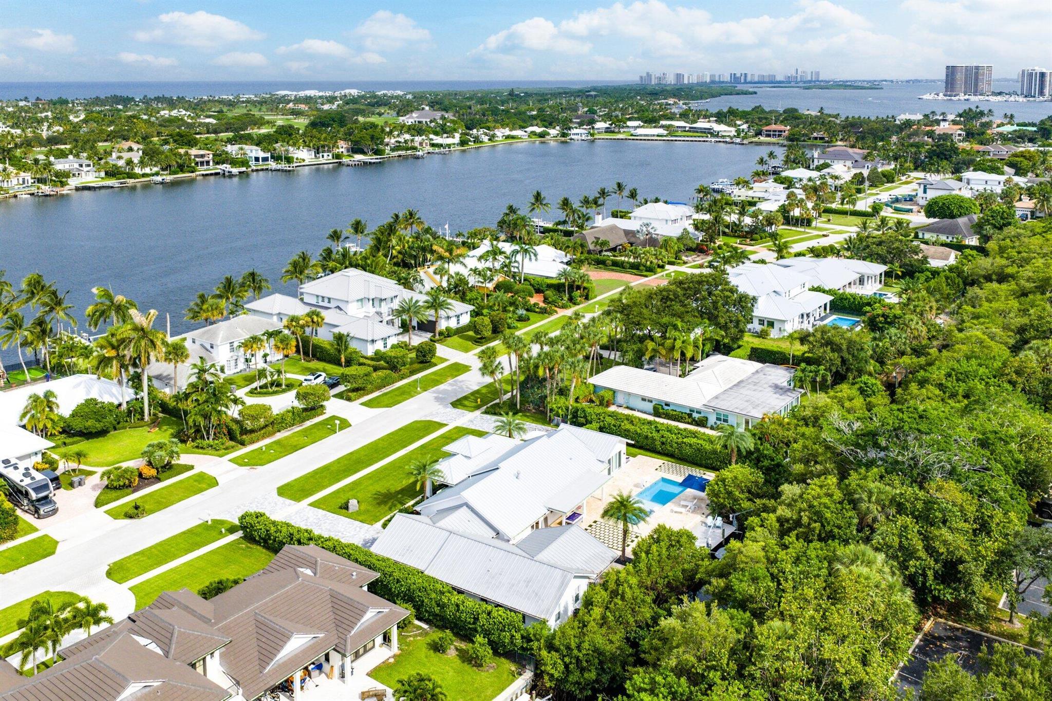 Homes for sale in North Palm Beach, FL | 11863 Lake Shore Pl, North Palm Beach, FL 33408 | MLS# R11109020