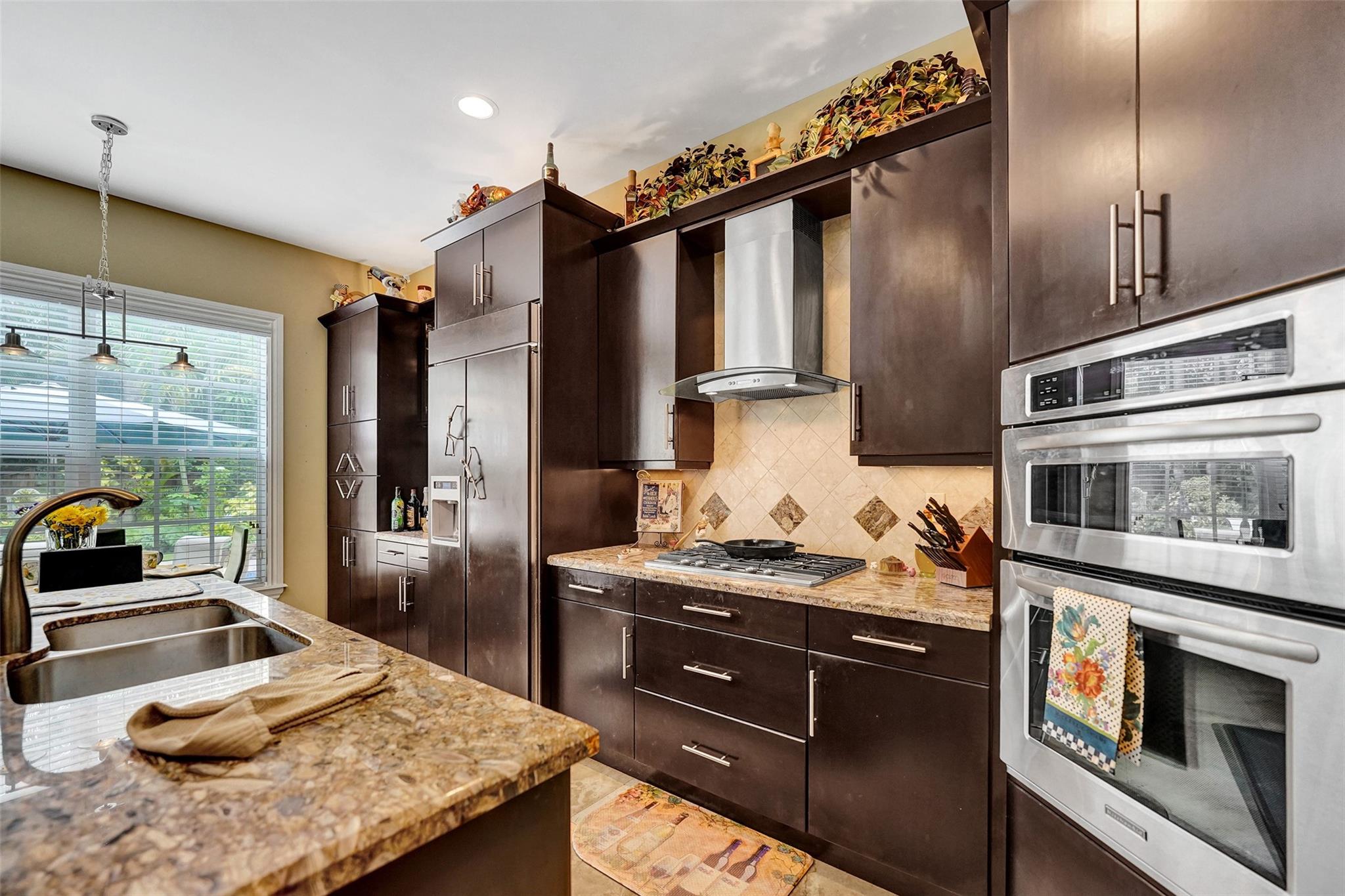 Gas Stove You will love  cooking in this Kitchen