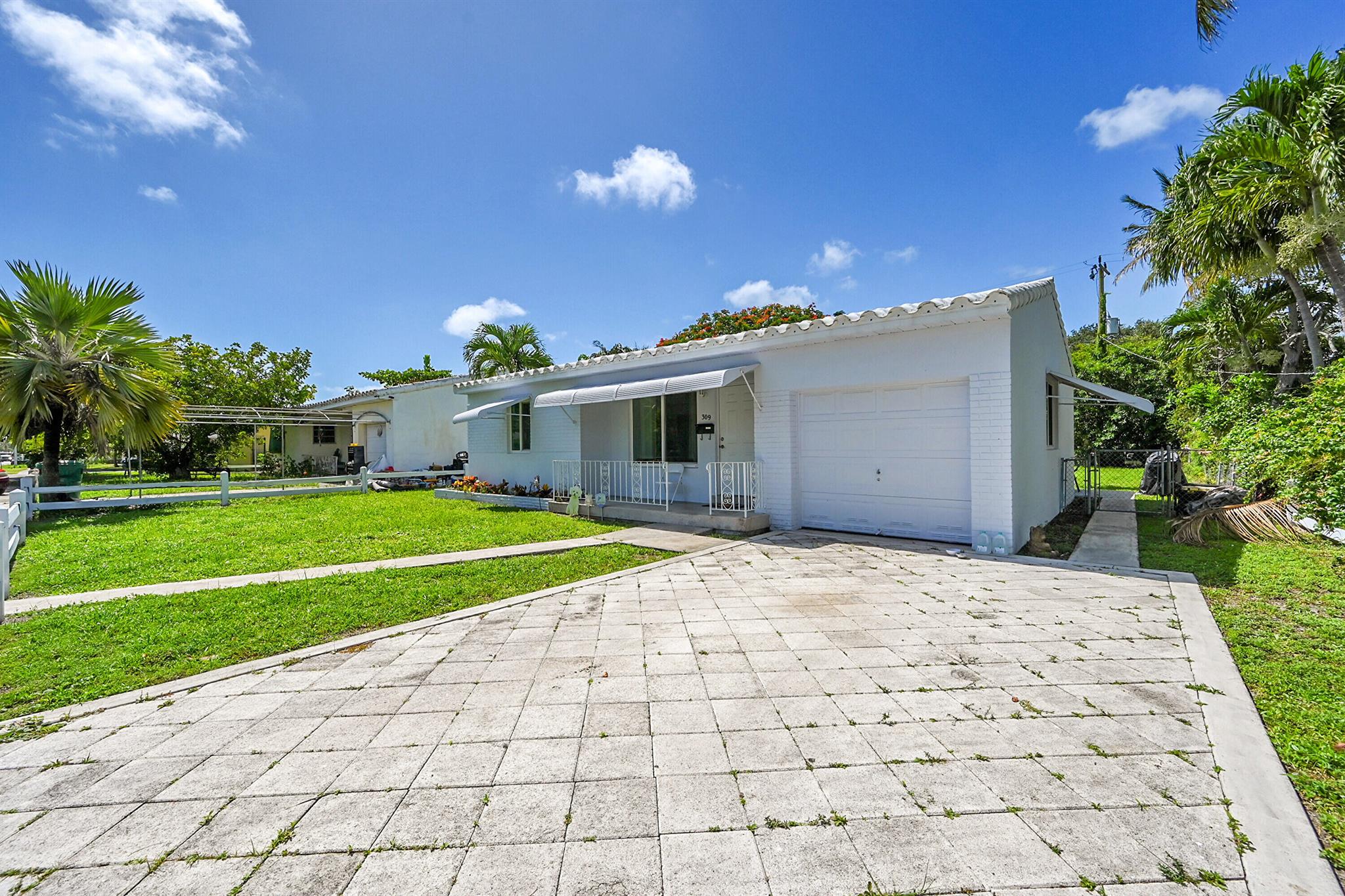 Homes for sale in Dania Beach, FL | 309 Sw 13Th Street, Dania Beach, FL 33004 | MLS# R11109039