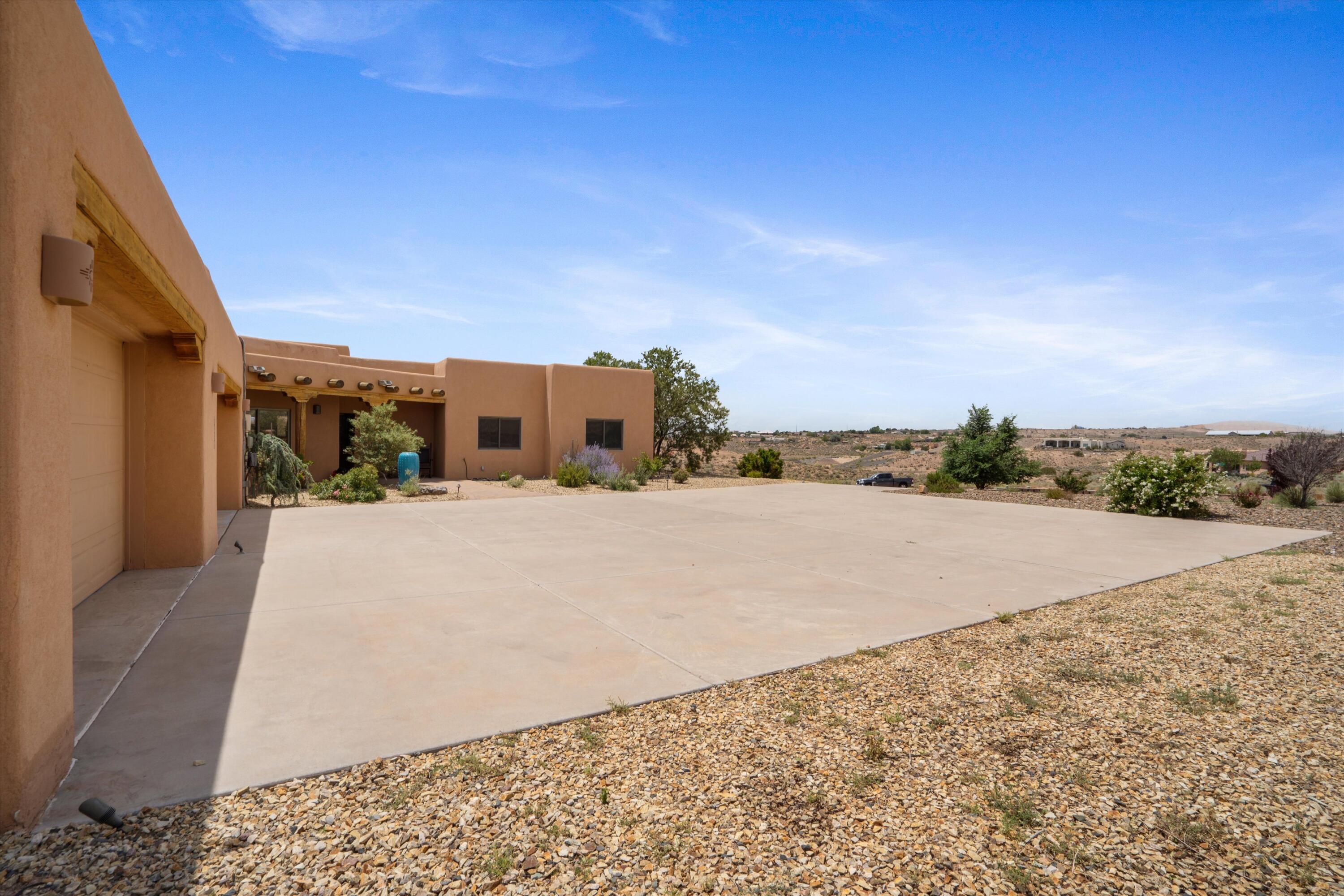 Homes for sale in Rio Rancho, NM | 1420 Gros Ventre Dr Ne, Rio Rancho, NM 87144 | MLS# 1088188