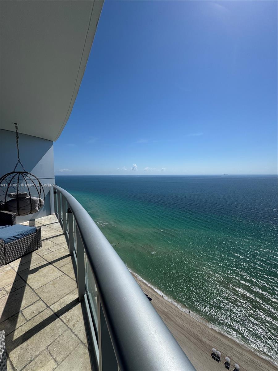 Apartamento à Venda em Sunny Isles Beach, FL