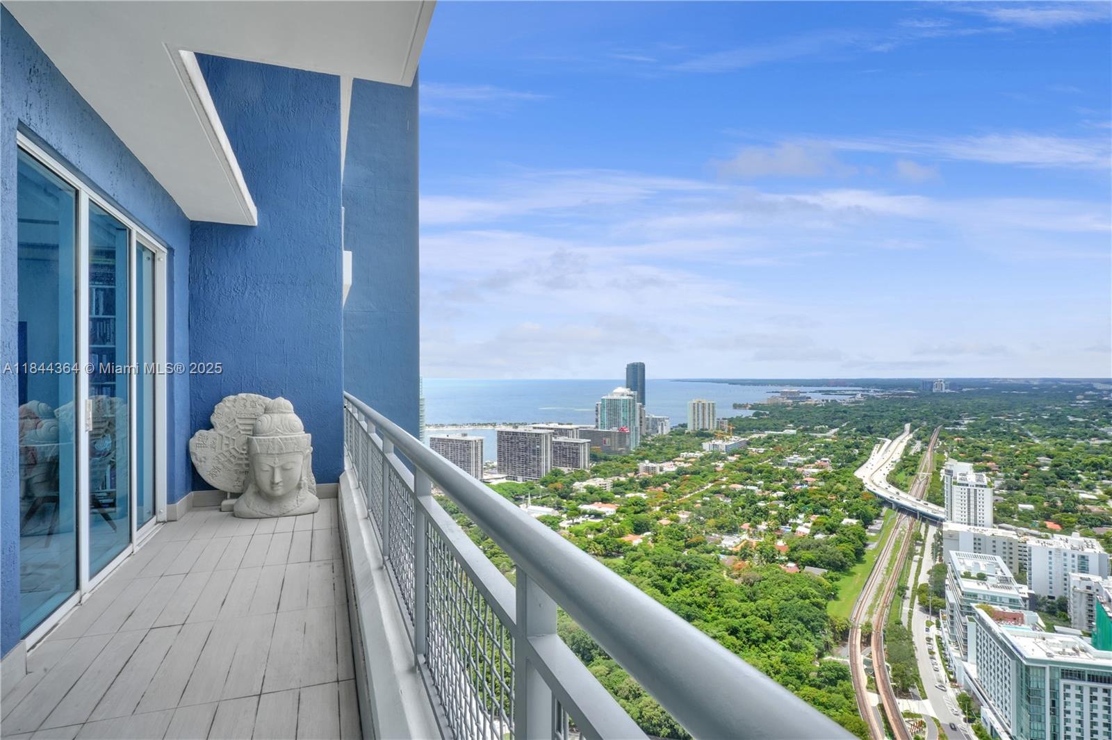 60 SW 13 st #4411, Miami FL 33130