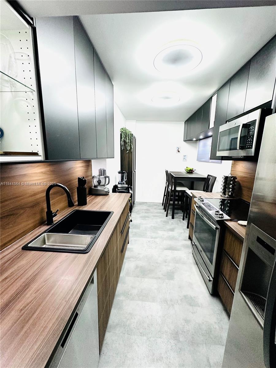 Hillcrest No 21 Condo