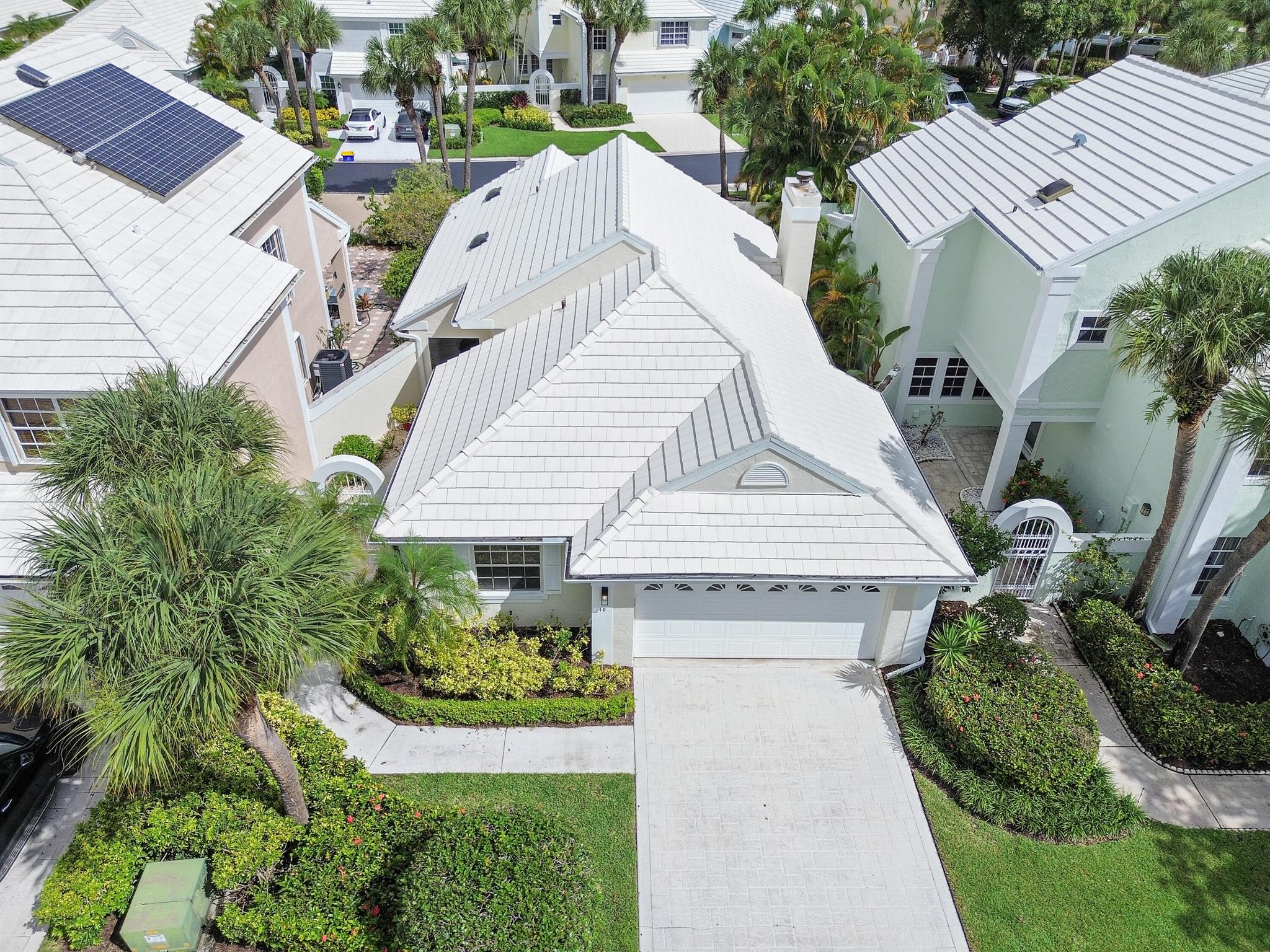 Homes for sale in Palm Beach Gardens, FL | 10 Brighton Court, Palm Beach Gardens, FL 33418 | MLS# R11109351