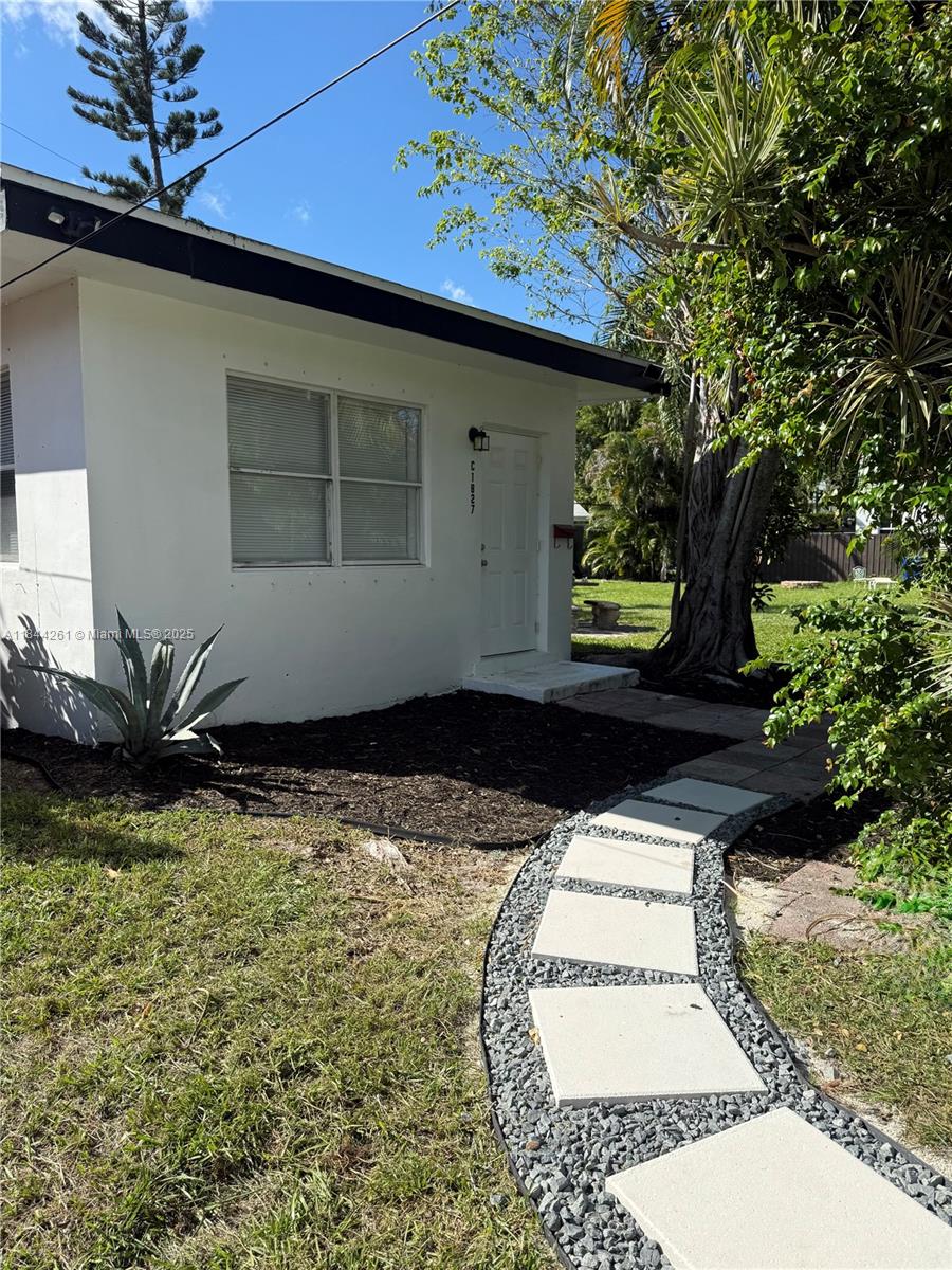 Lauderdale Park 6-33 1/2