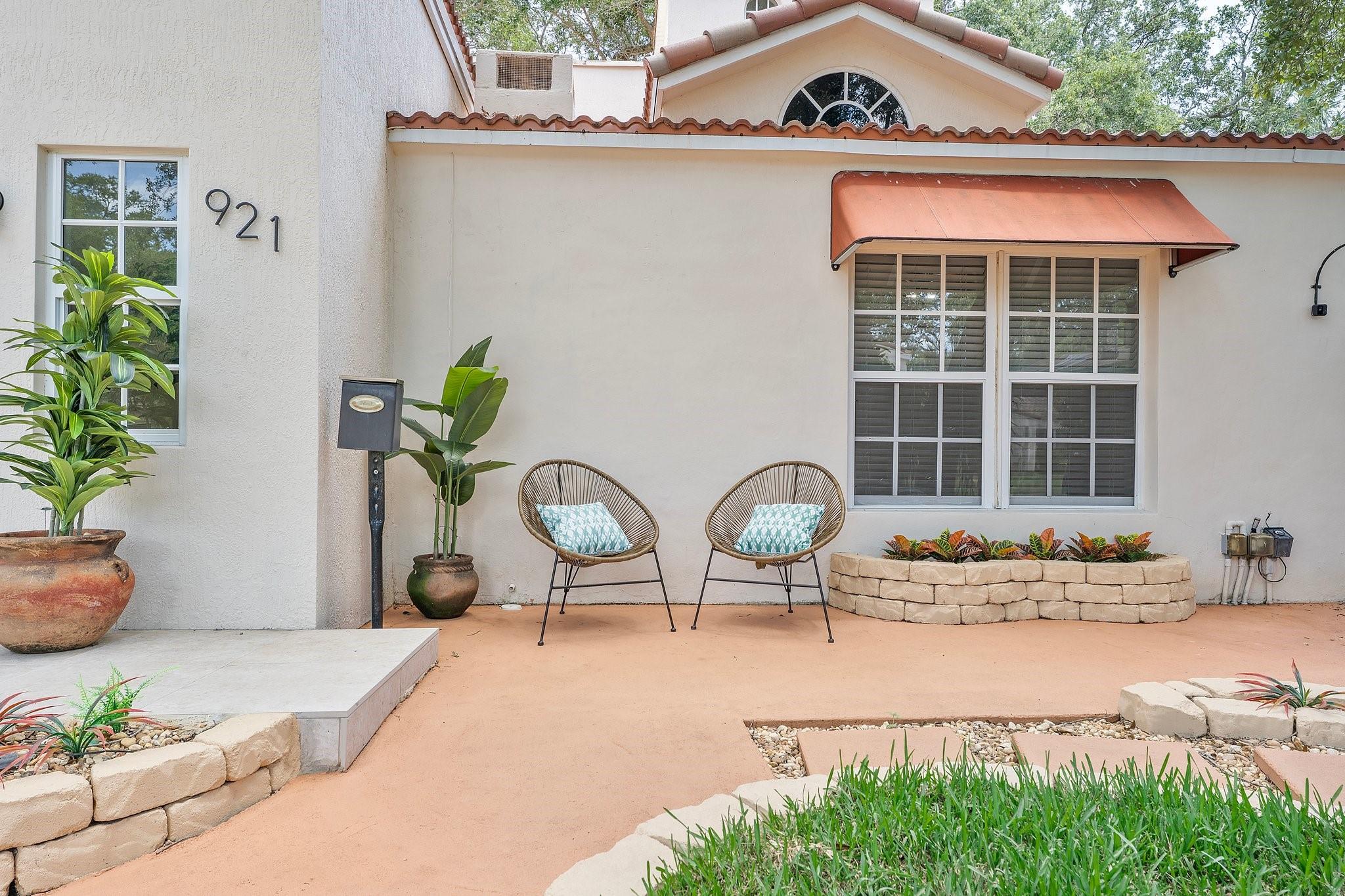 Inviting front patio