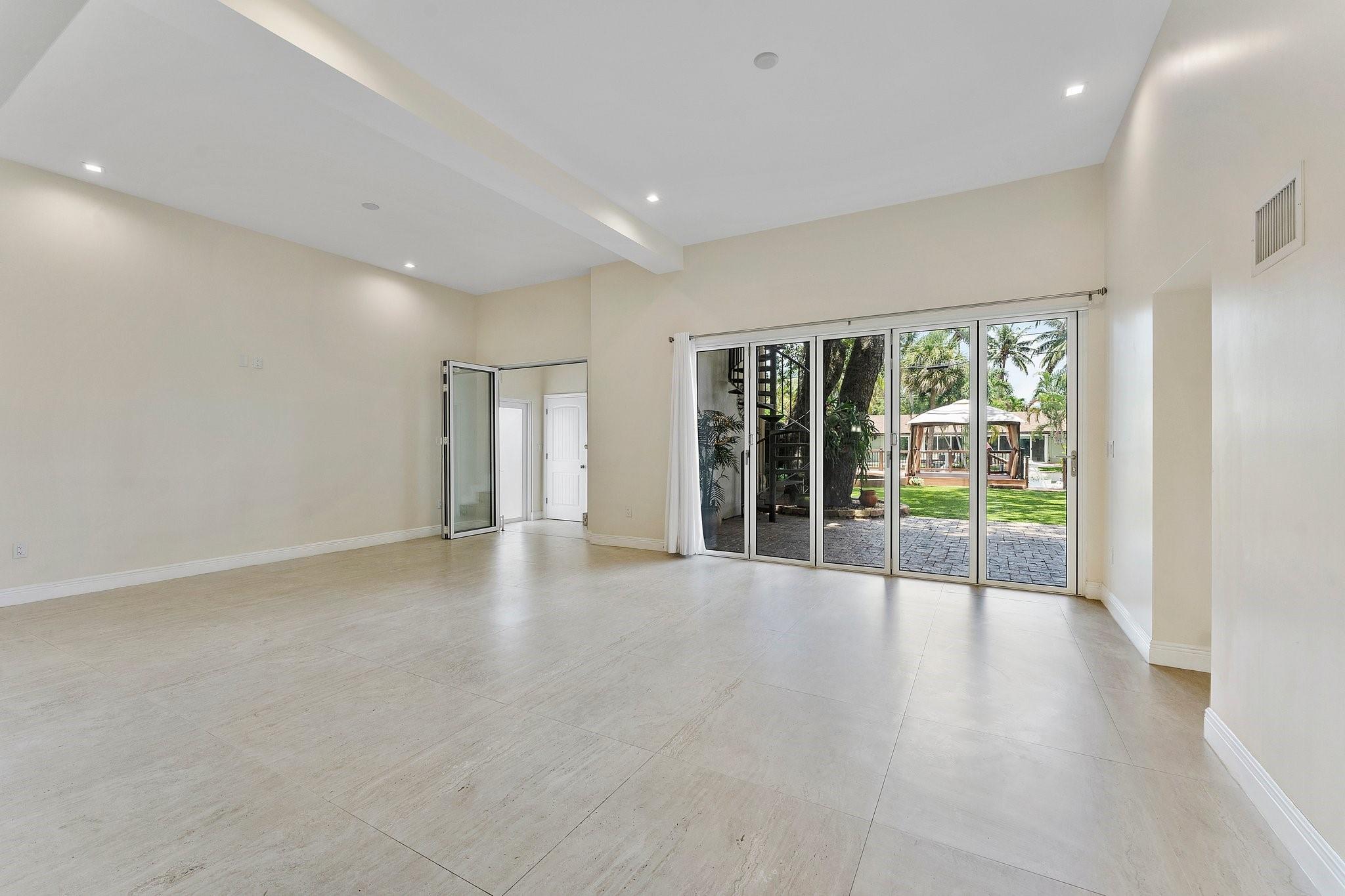 massive family room with volume ceilings