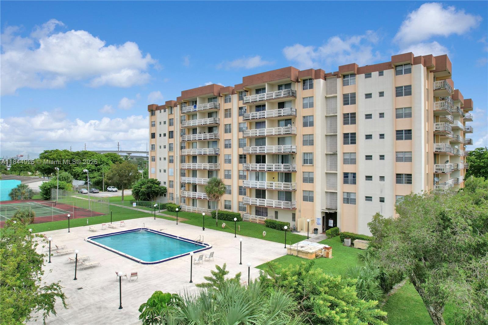 Parkway Towers Bldg 1 Con