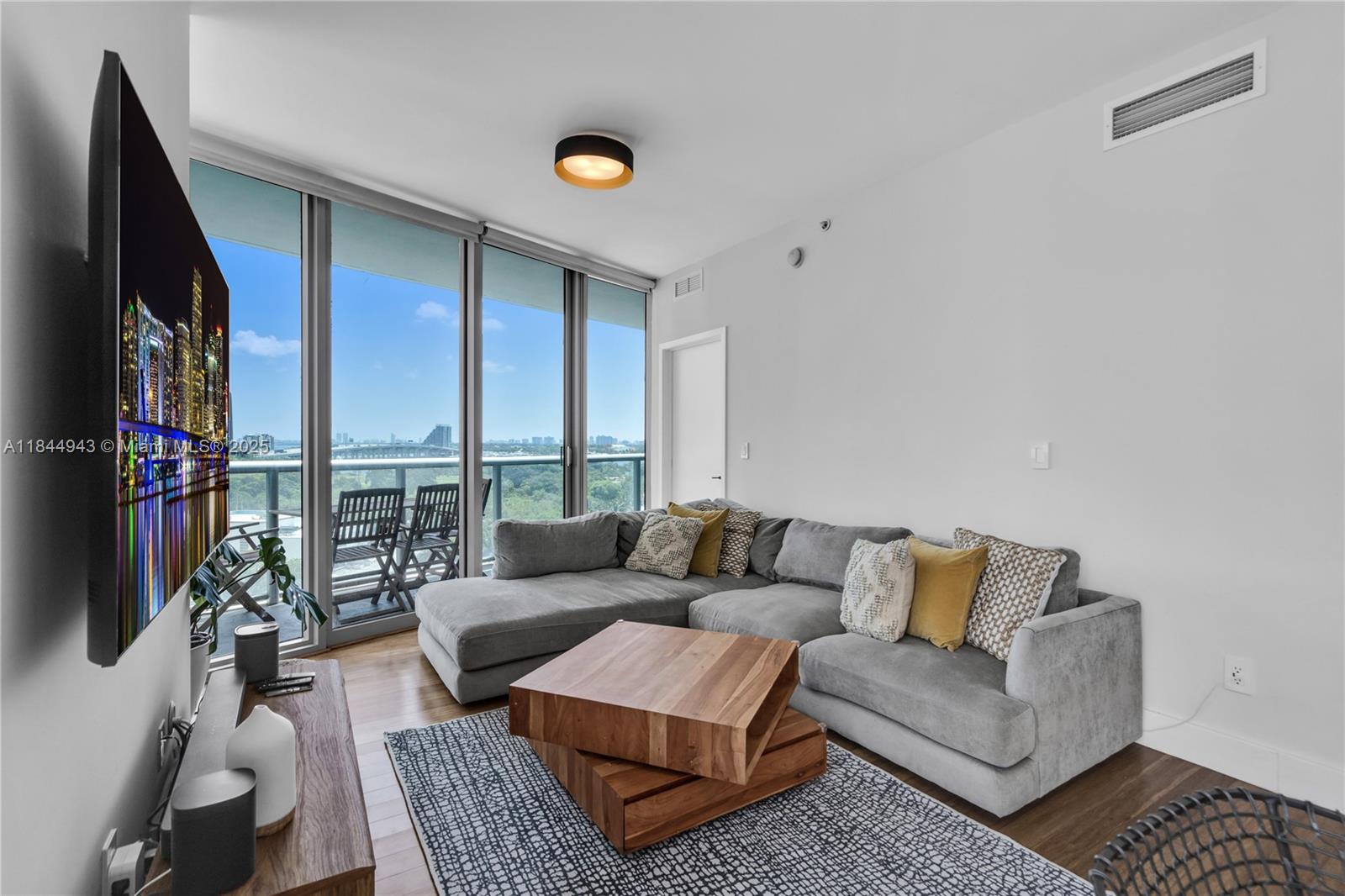 Apartamento à Venda em Miami, FL