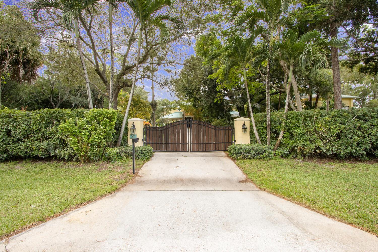 92 Squire Drive Wellington FL 33414 | R11109493