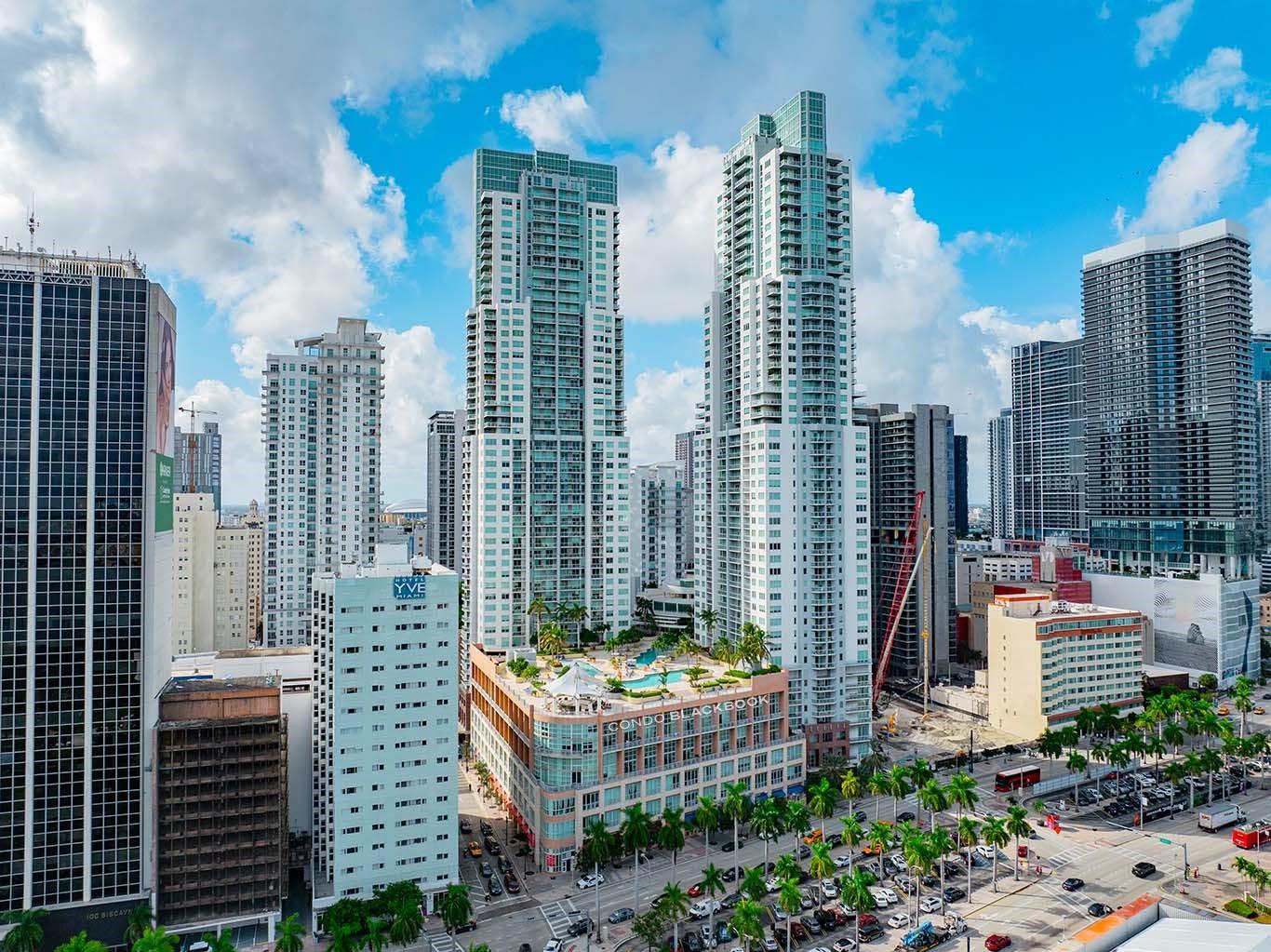 Condo for Sale in Miami, FL