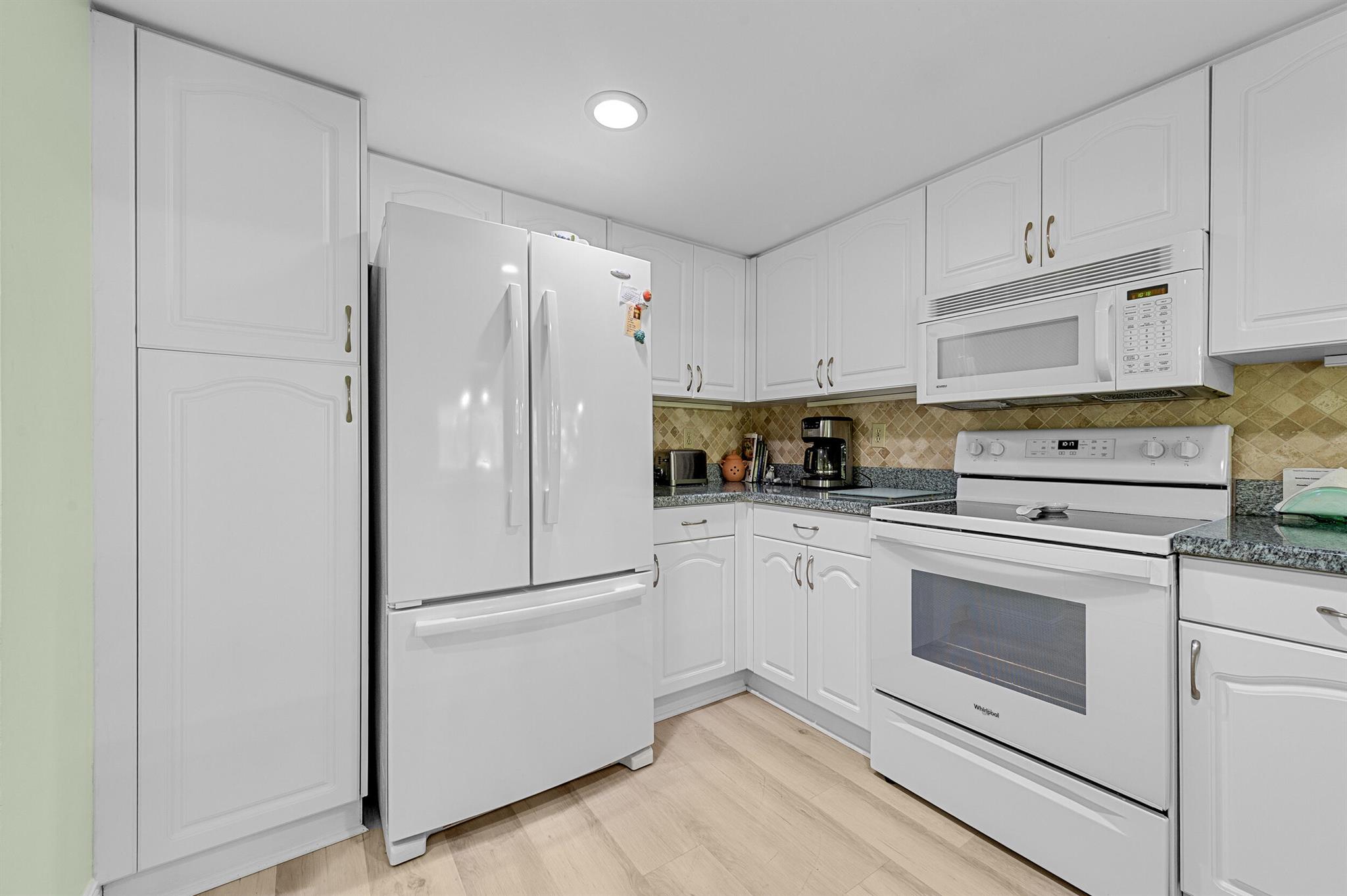 Homes for sale in Juno Beach, FL | 215 Oak Harbour Dr, Juno Beach, FL 33408 | MLS# R11109502