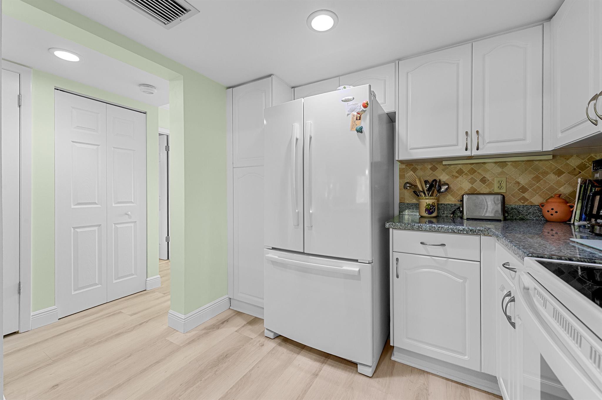 Homes for sale in Juno Beach, FL | 215 Oak Harbour Dr, Juno Beach, FL 33408 | MLS# R11109502