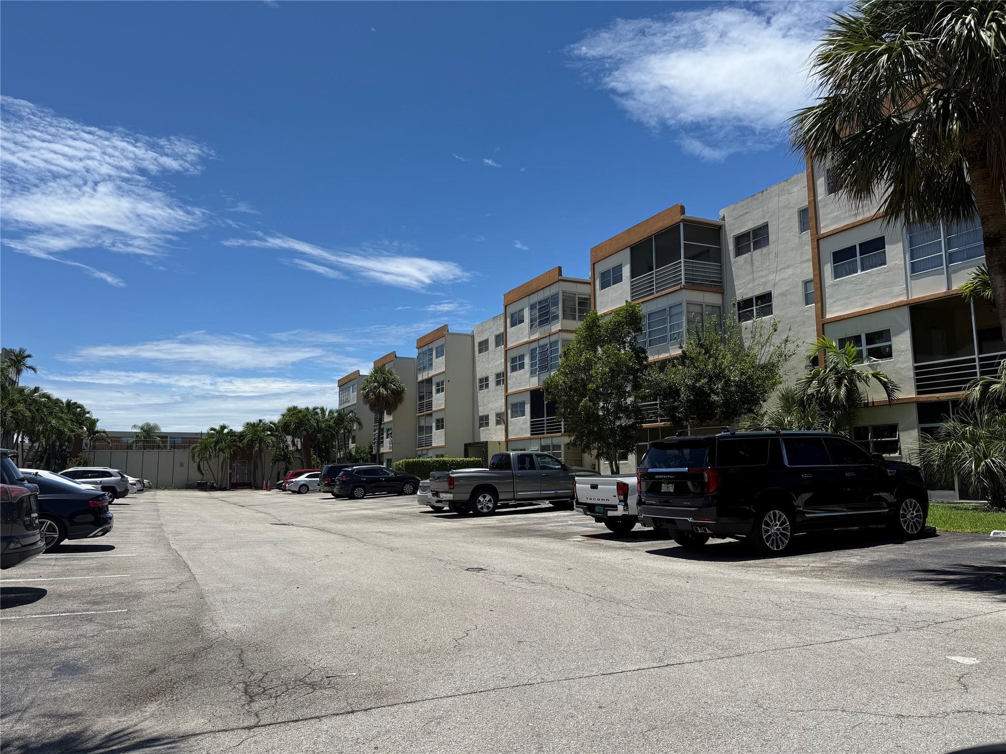 Homes for sale in Lauderhill, FL | 4042 Nw 19th St #402, Lauderhill, FL 33313 | MLS# F10516507