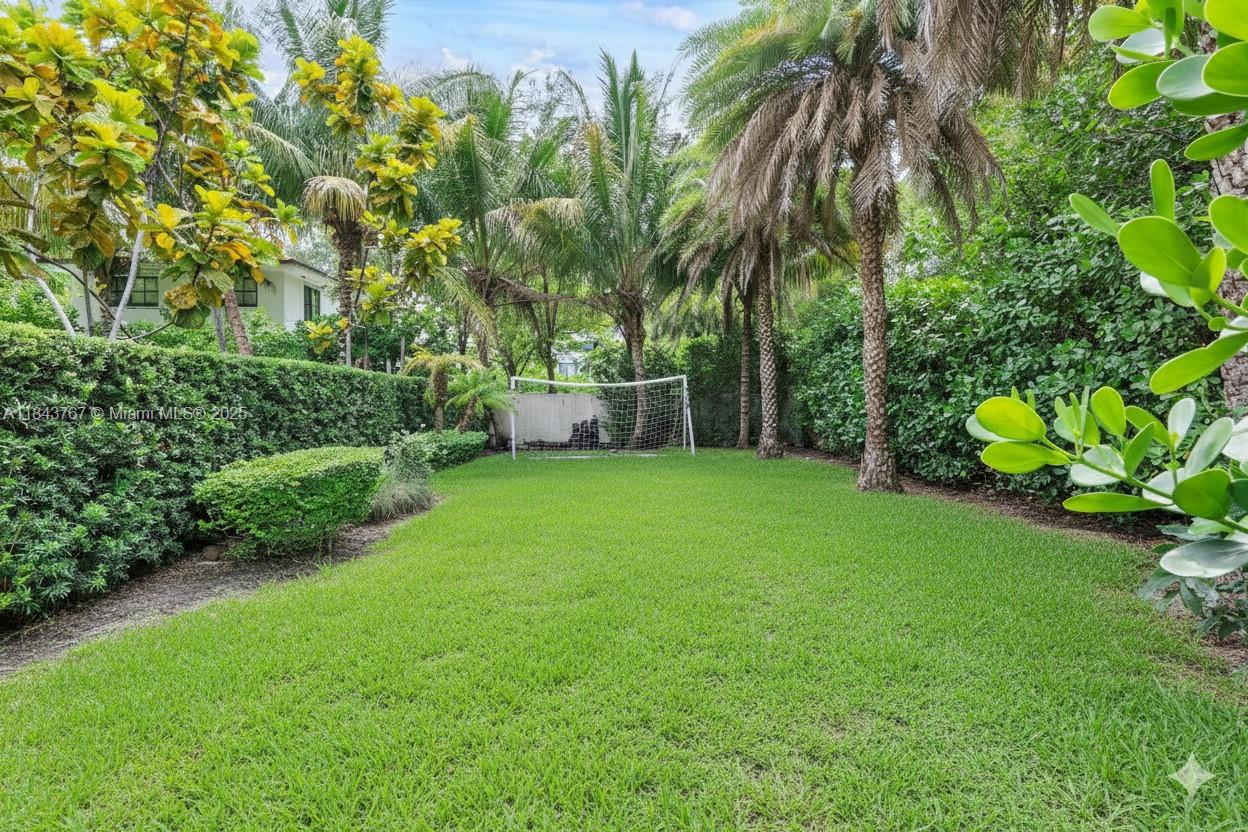 484 NE 57th St, Miami FL 33137