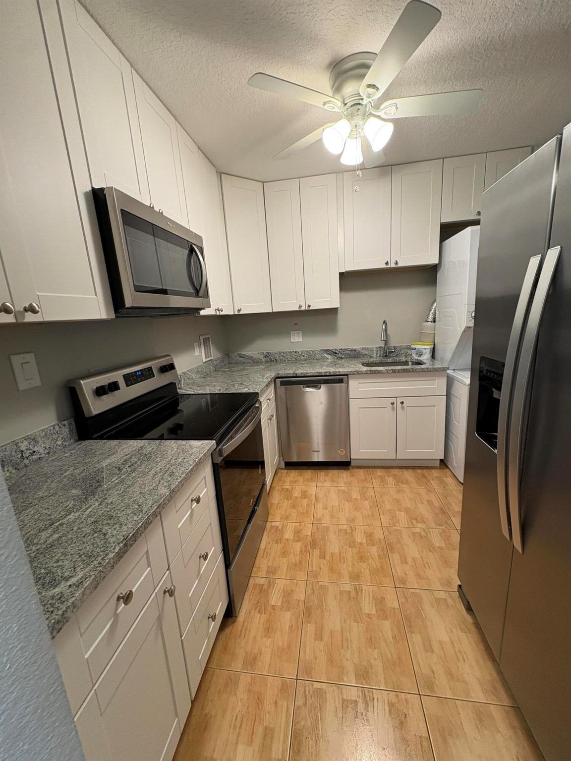 Century Village / Stratfo