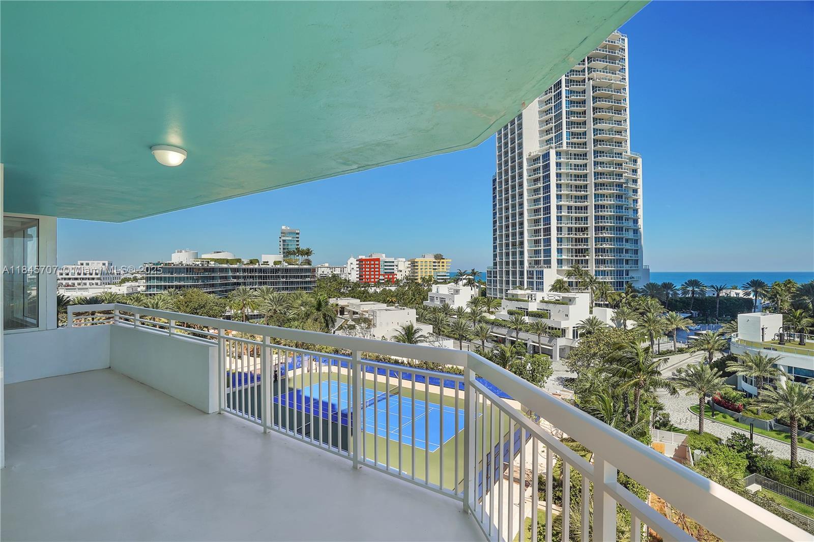 400 S Pointe Dr #704, Miami Beach FL 33139