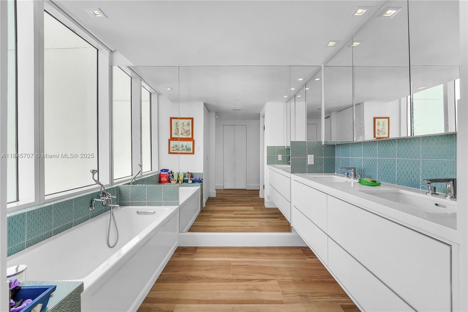 400 S Pointe Dr #704, Miami Beach FL 33139