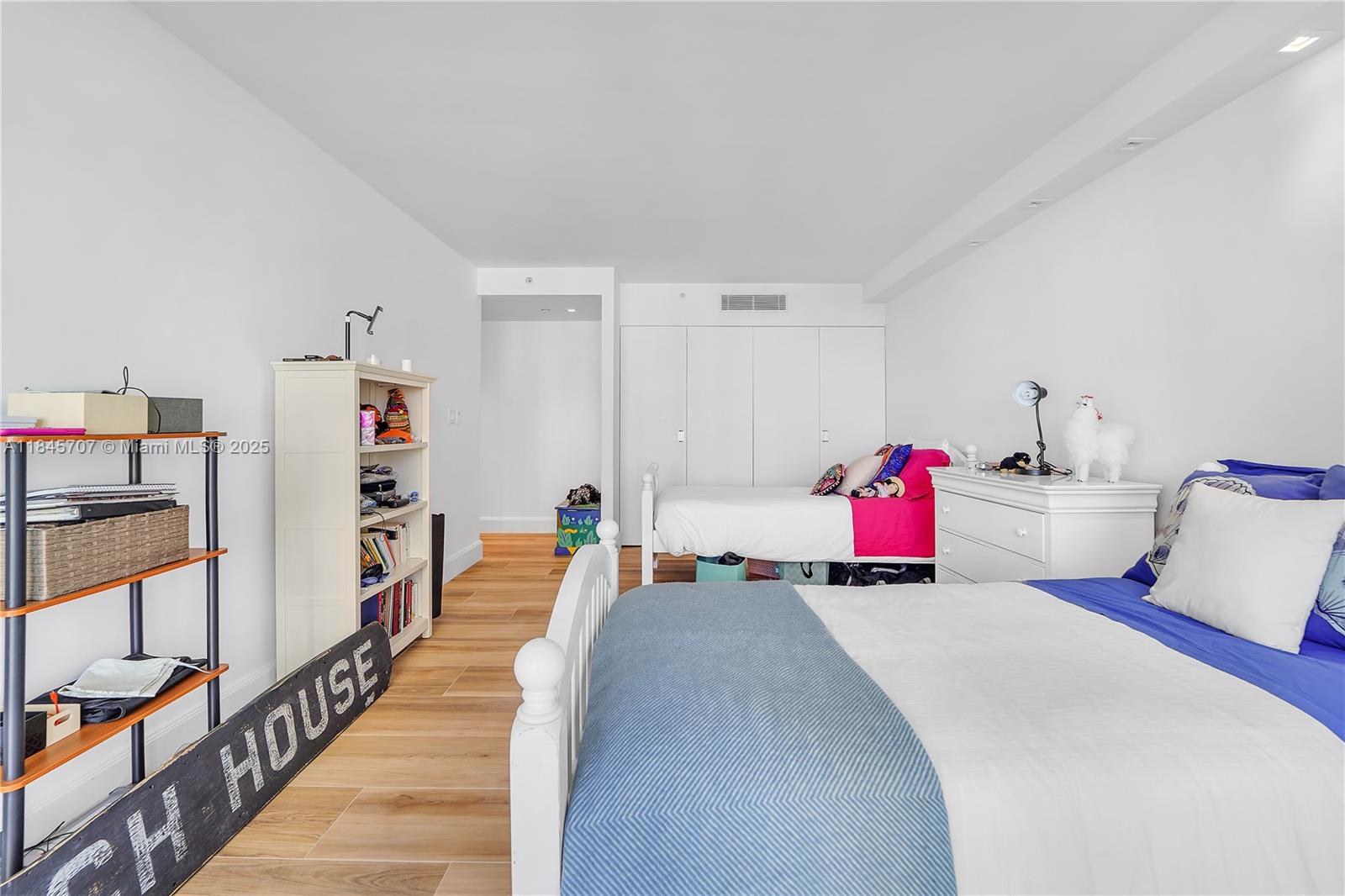 400 S Pointe Dr #704, Miami Beach FL 33139