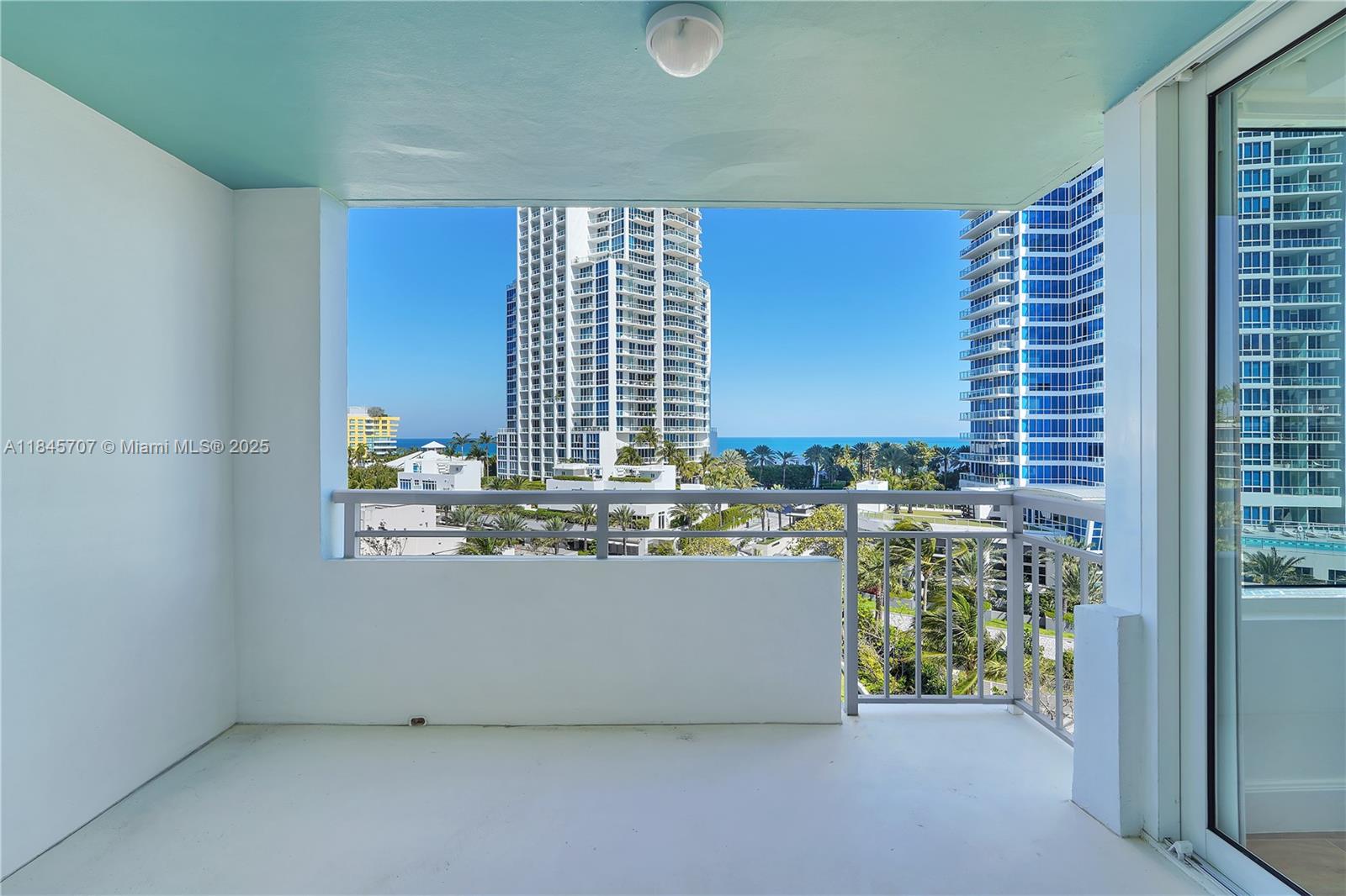 400 S Pointe Dr #704, Miami Beach FL 33139