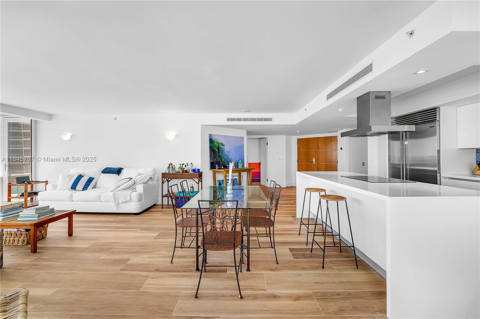 400 S Pointe Dr #704, Miami Beach FL 33139