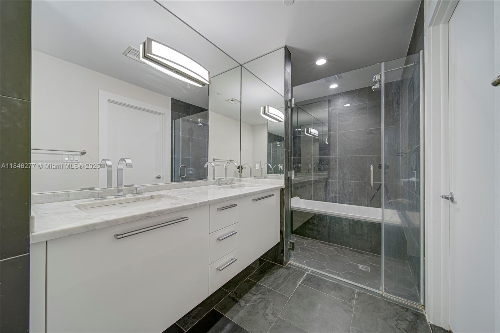 900 Biscayne Blvd #5203, Miami FL 33132