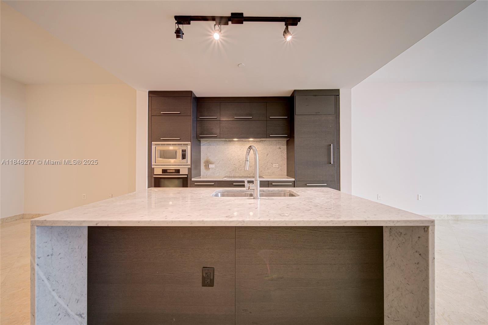 900 Biscayne Blvd #5203, Miami FL 33132