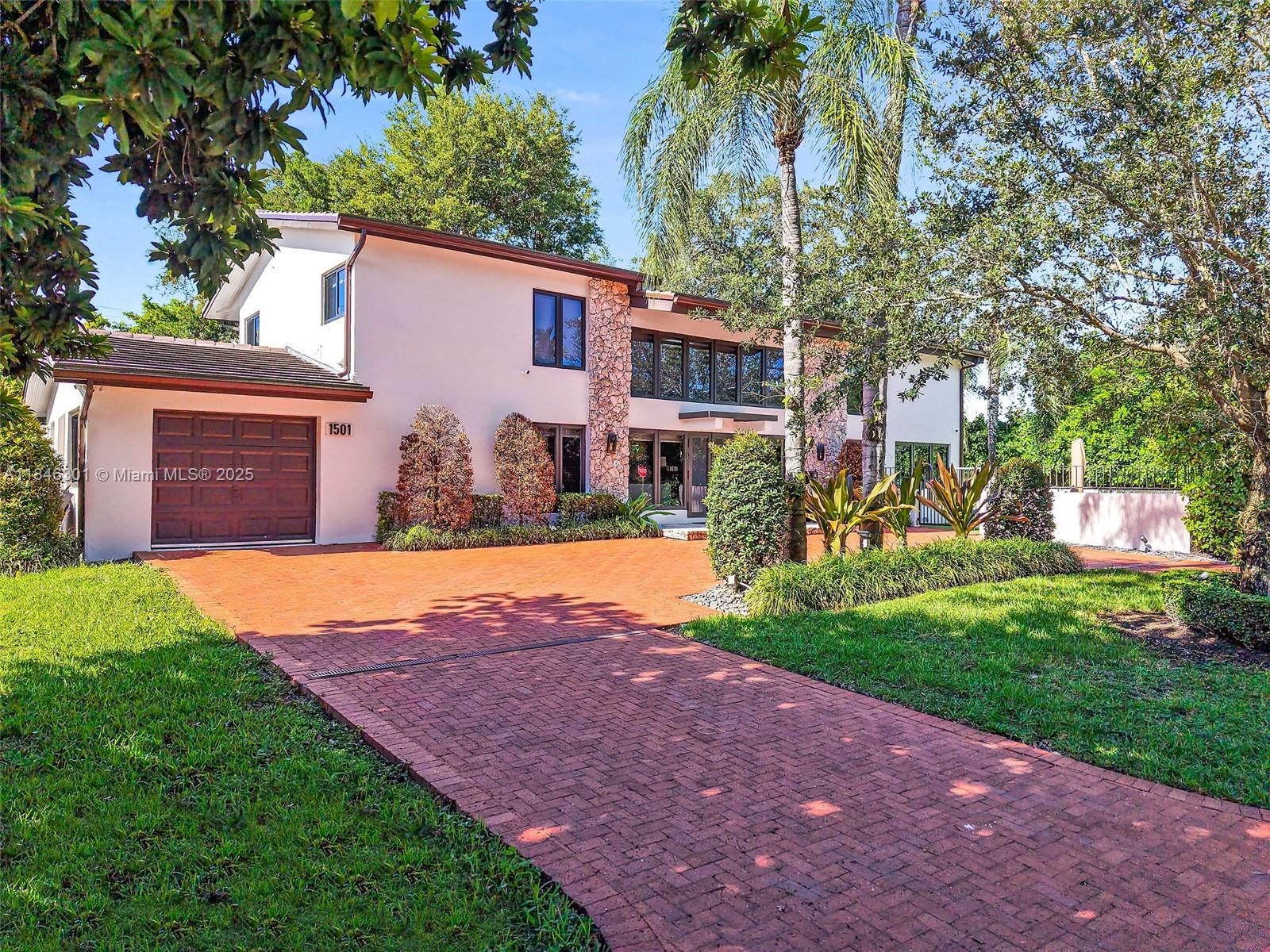 House for Sale in Coral Gables, FL