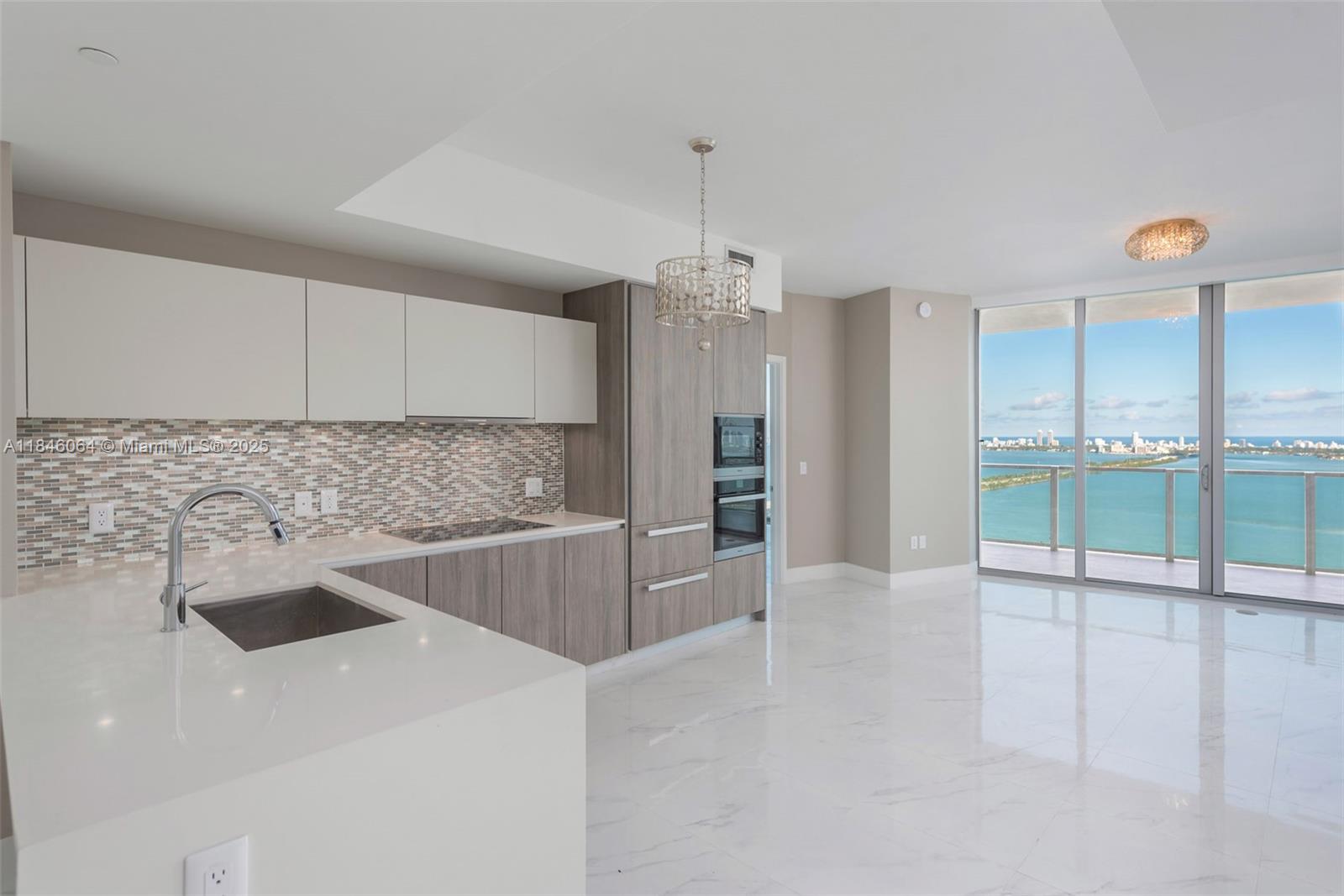 Condo for Sale in Miami, FL