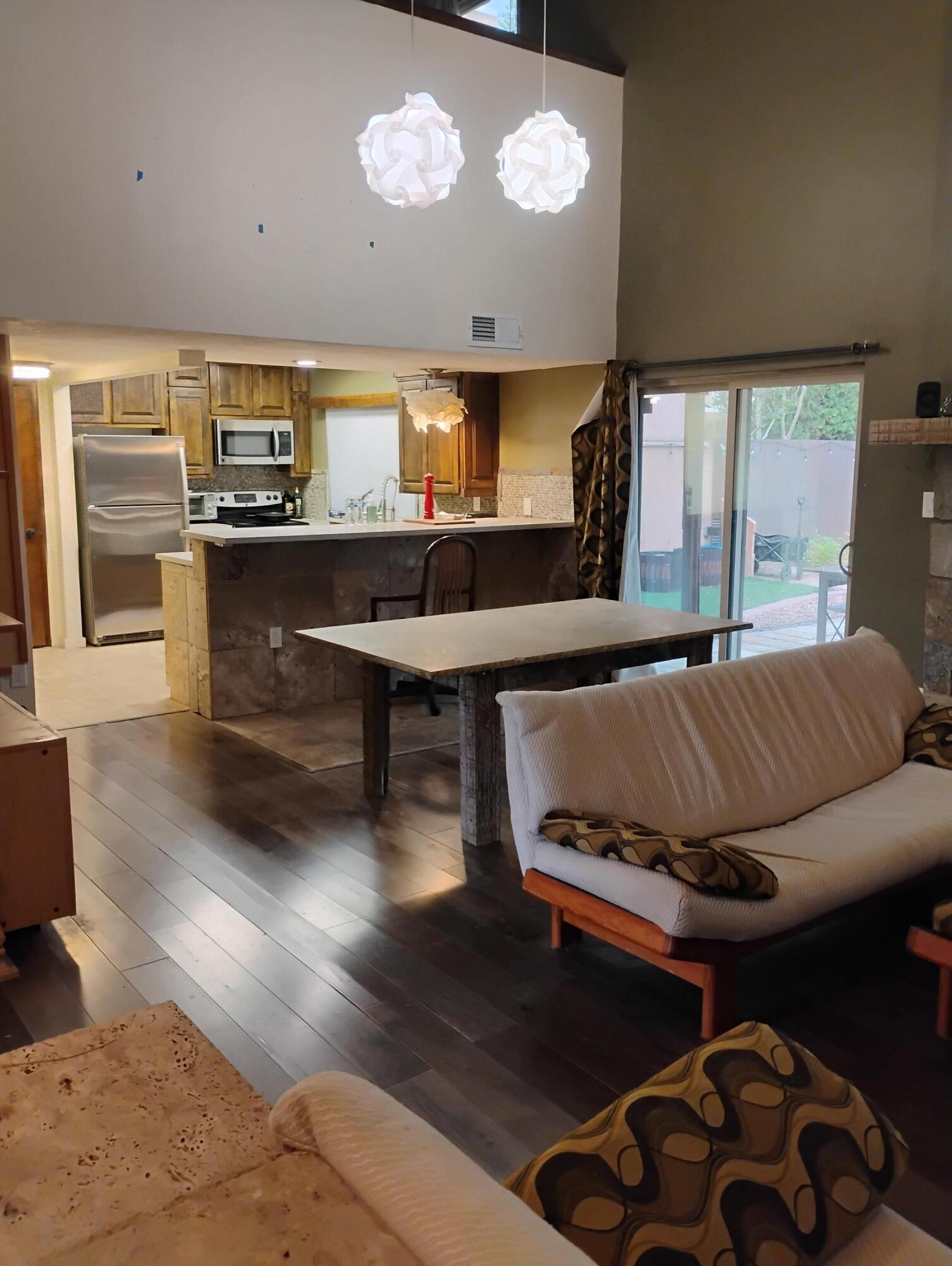 2015 Dartmouth Drive NE Living Room